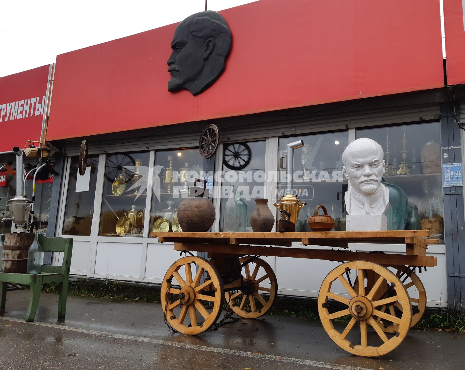 Москва.  Сувенирная лавка в Раменском районе.