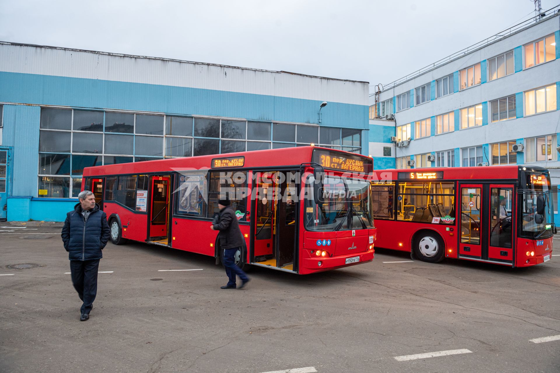 Казань.  Минские автобусы МАЗ на автотранспортном предприятии Казани.