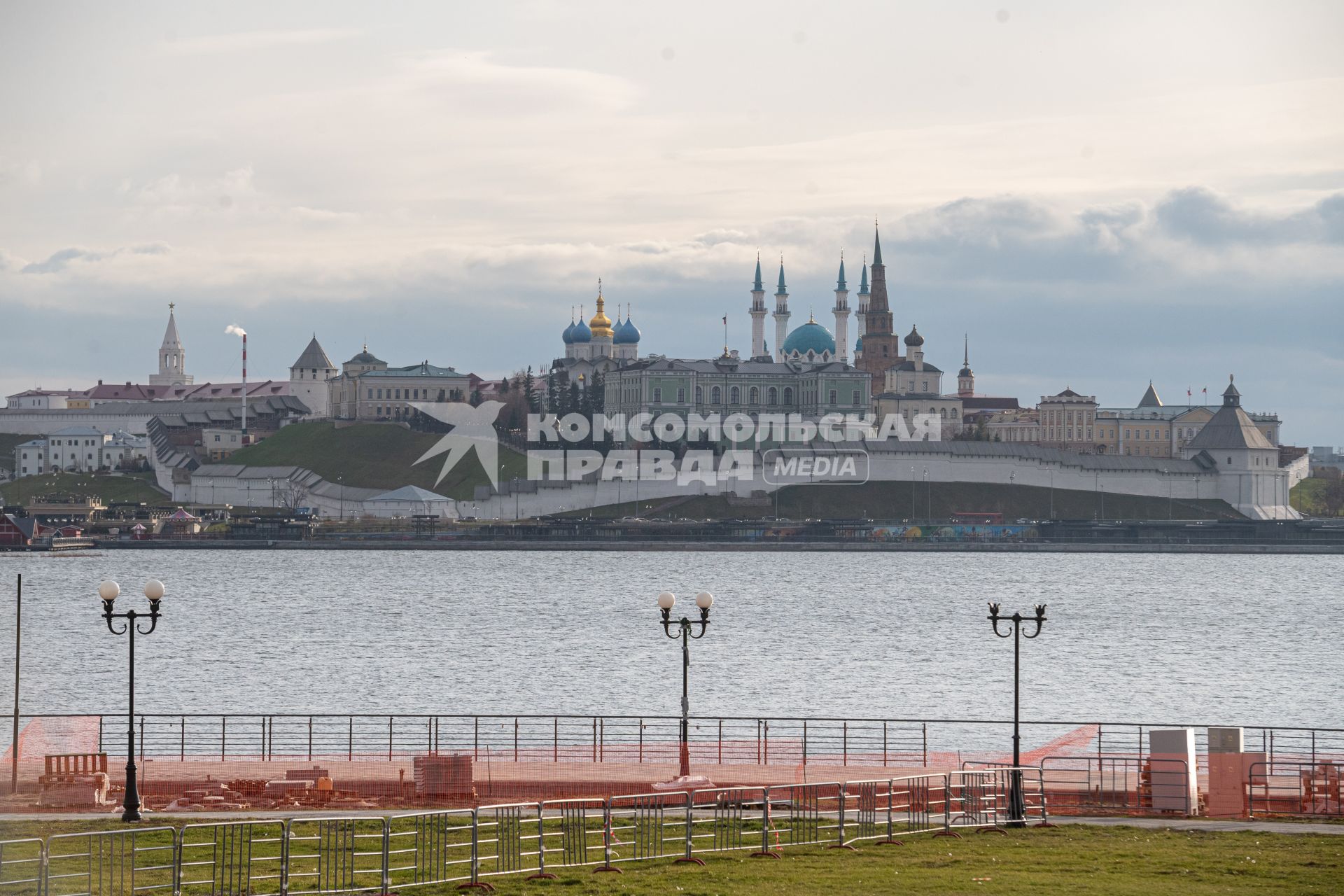 Казань.  Вид на Казанский Кремль.