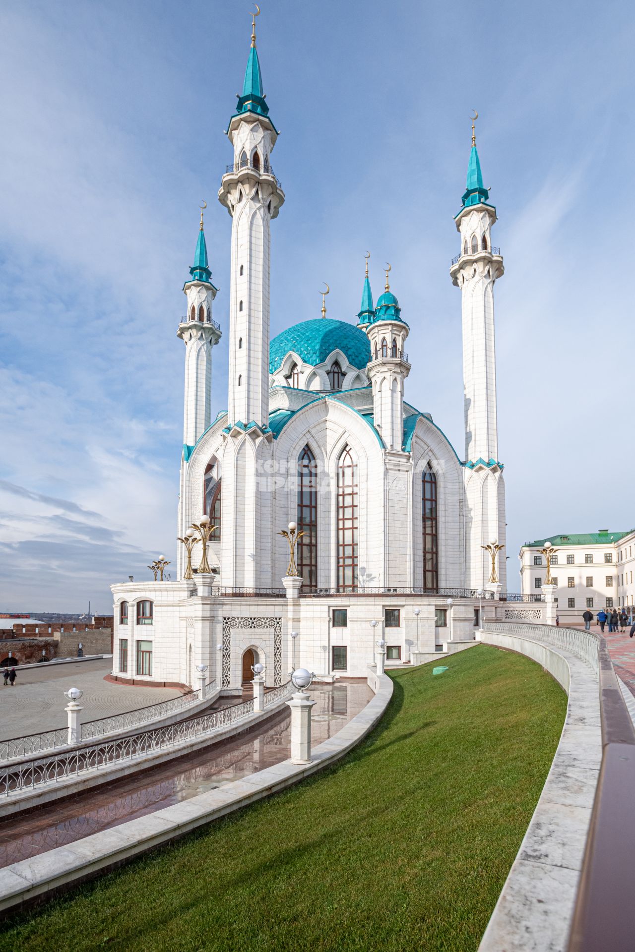 Казань.  Вид на мечеть Кул-Шариф на территории  Казанского Кремля.