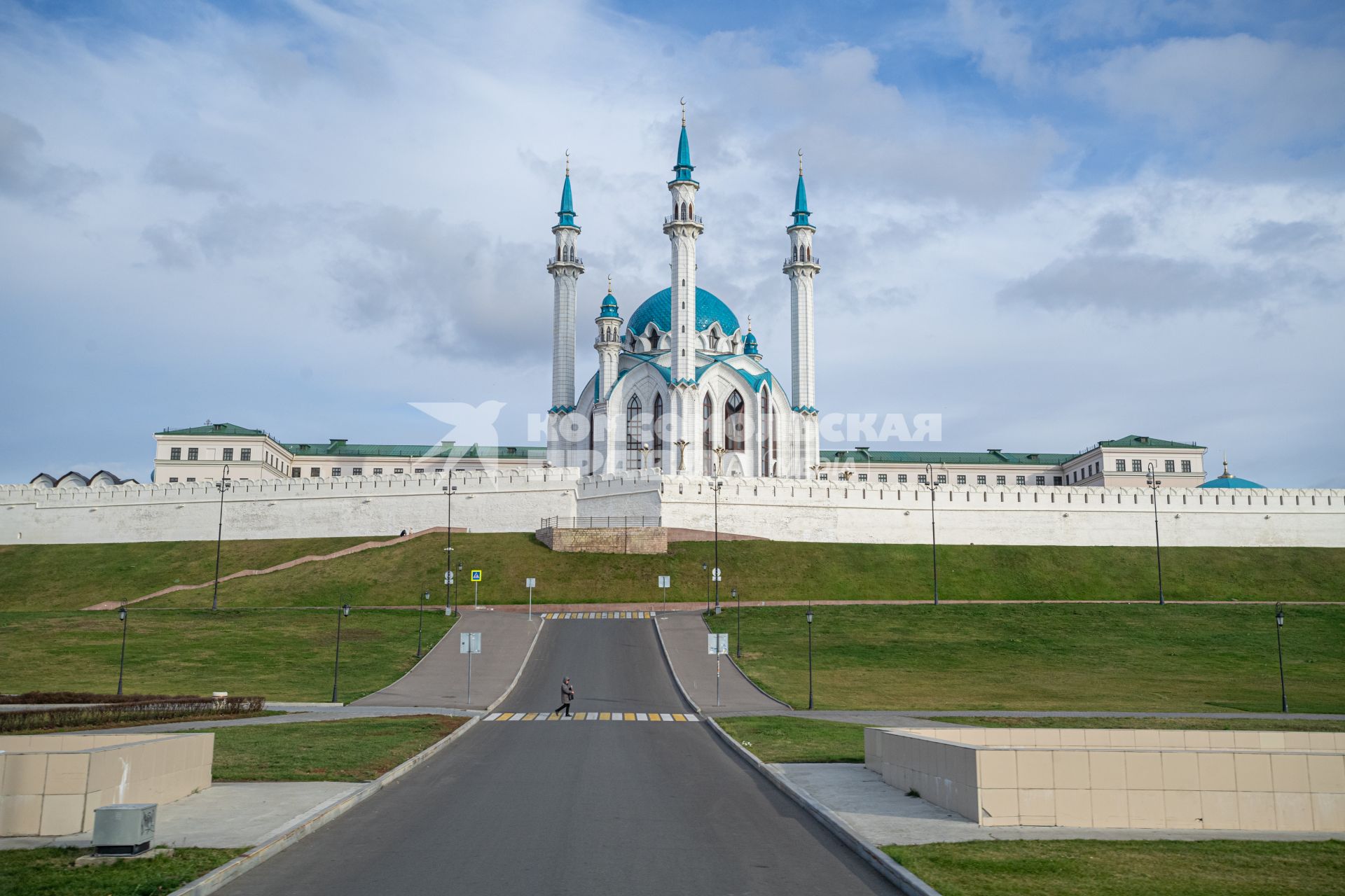 Казань.  Вид на мечеть Кул-Шариф на территории  Казанского Кремля.