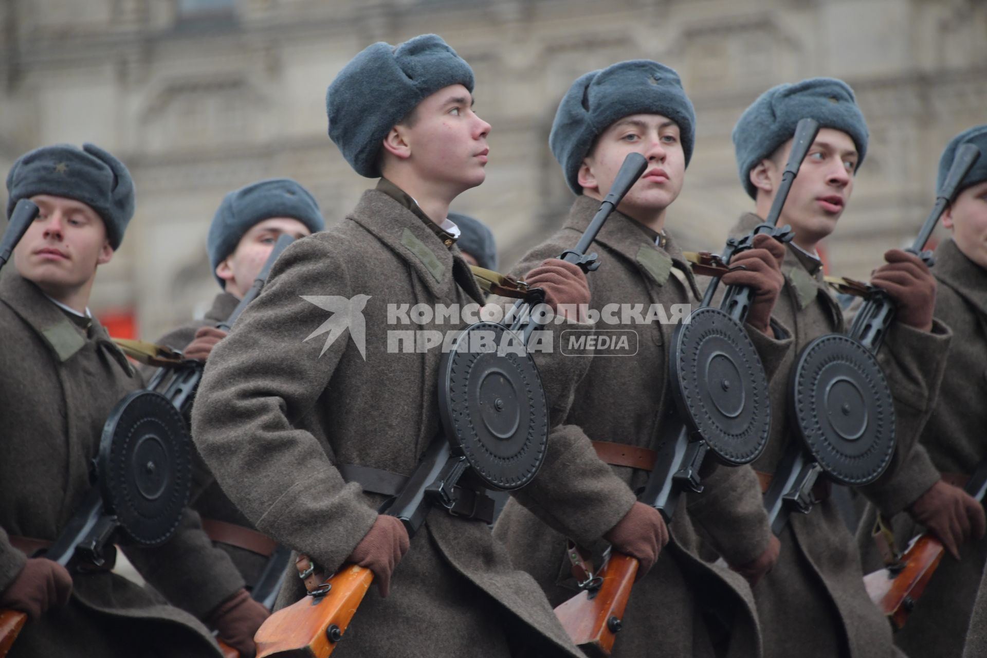 Москва. Участники торжественного марша, посвященного 78-й годовщине военного парада 1941 года, на Красной площади.