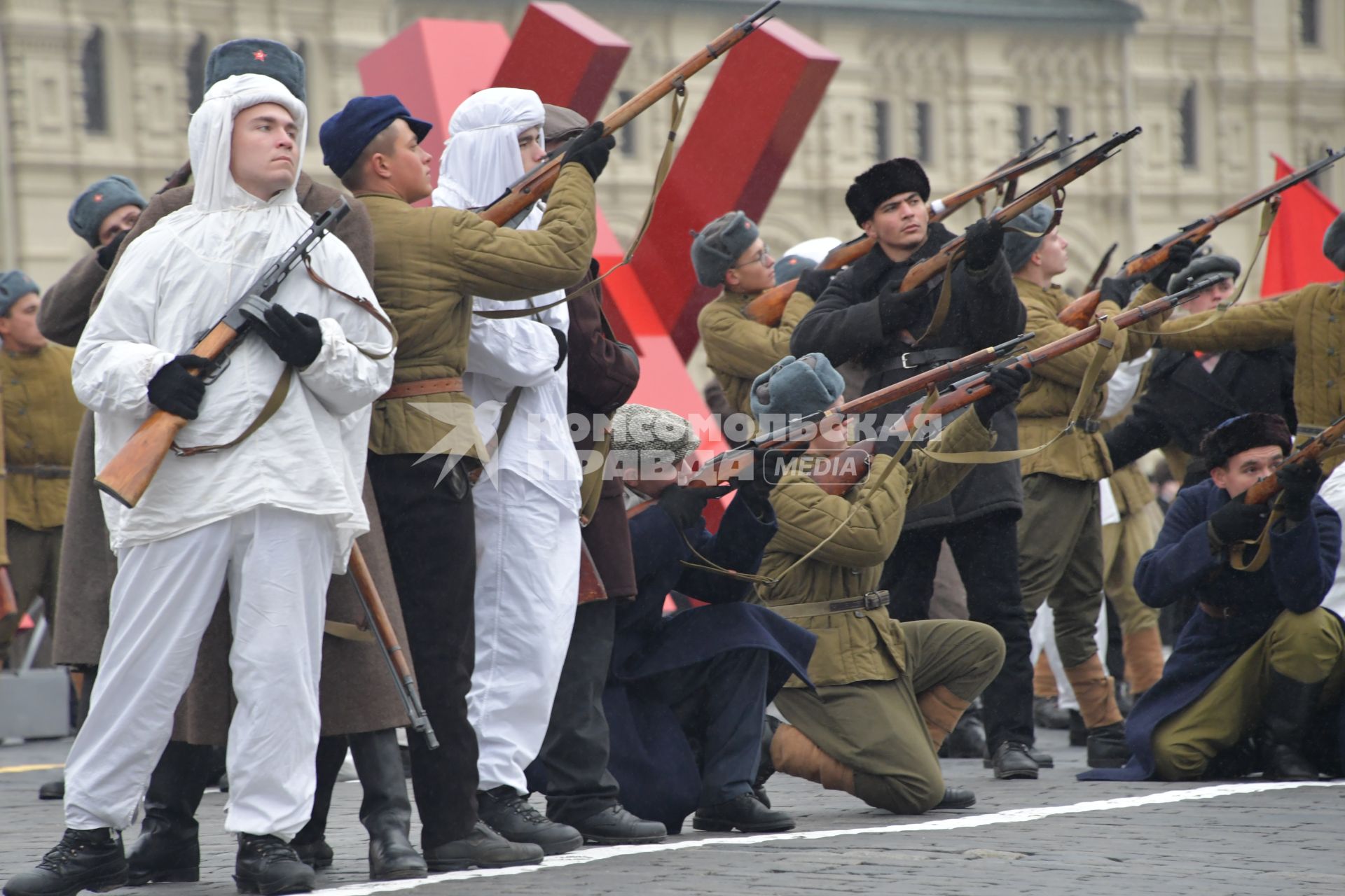 Москва. Участники торжественного марша, посвященного 78-й годовщине военного парада 1941 года, на Красной площади.