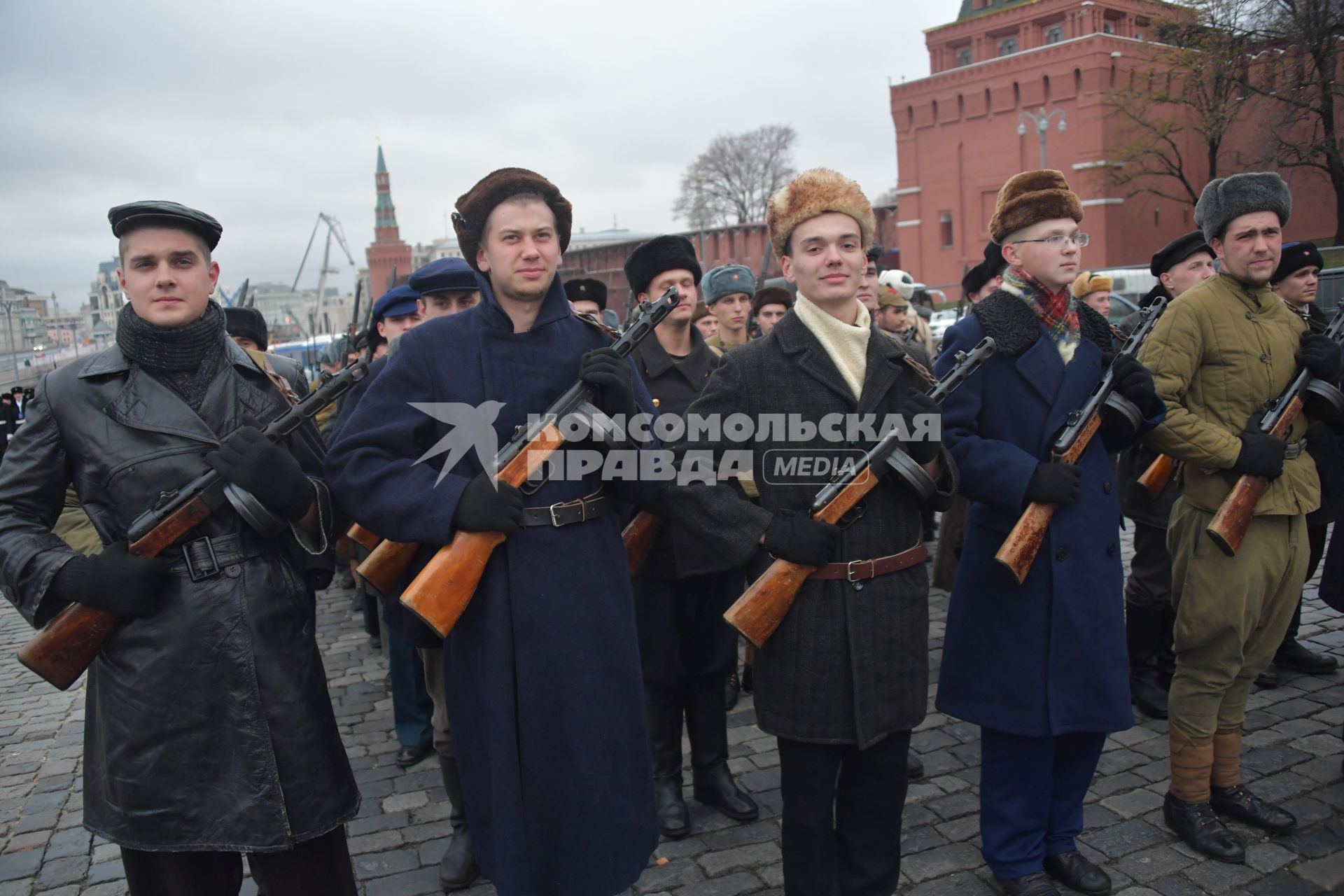 Москва. Участники торжественного марша, посвященного 78-й годовщине военного парада 1941 года, на Красной площади.