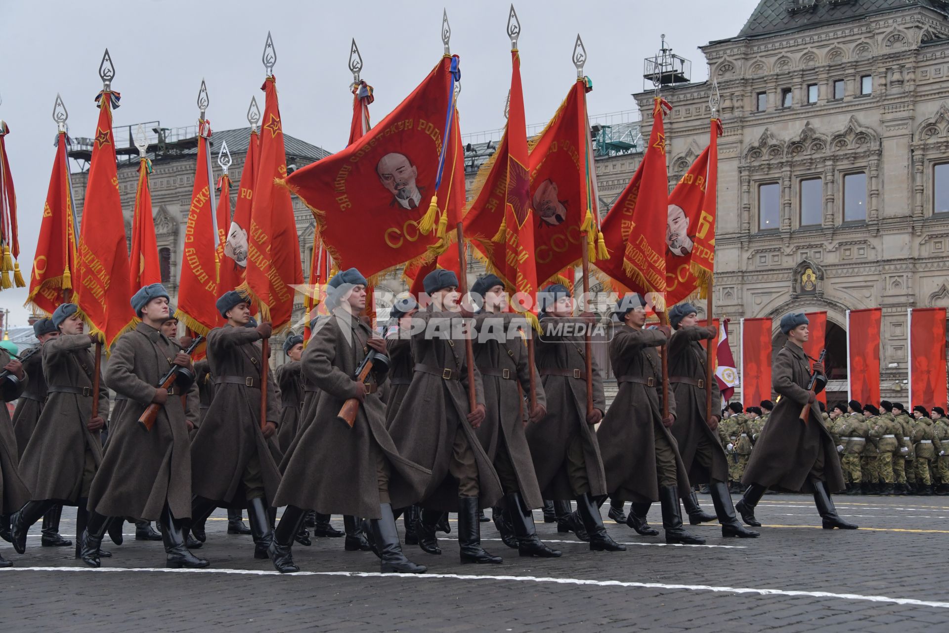 Москва. Участники торжественного марша, посвященного 78-й годовщине военного парада 1941 года, на Красной площади.