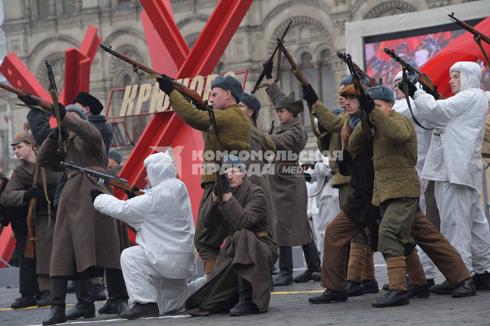 Москва. Участники торжественного марша, посвященного 78-й годовщине военного парада 1941 года, на Красной площади.