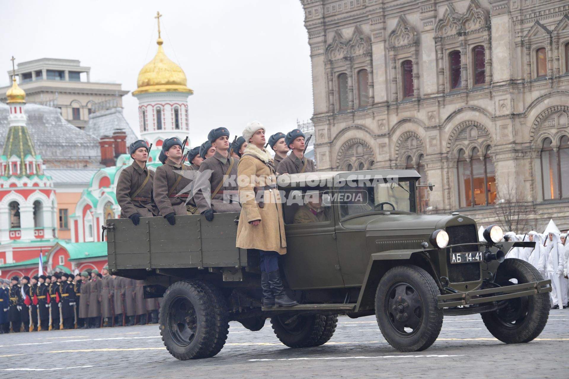 Москва. Участники торжественного марша, посвященного 78-й годовщине военного парада 1941 года, на Красной площади.