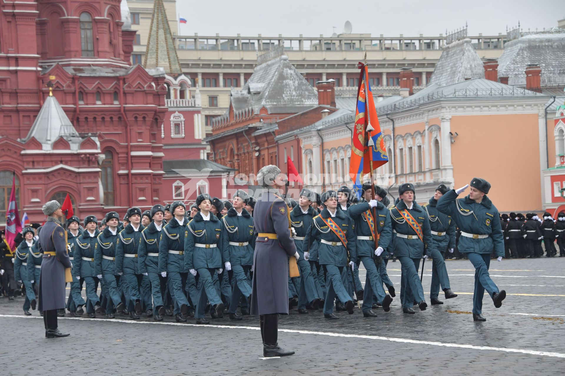 Москва. Участники торжественного марша, посвященного 78-й годовщине военного парада 1941 года, на Красной площади.