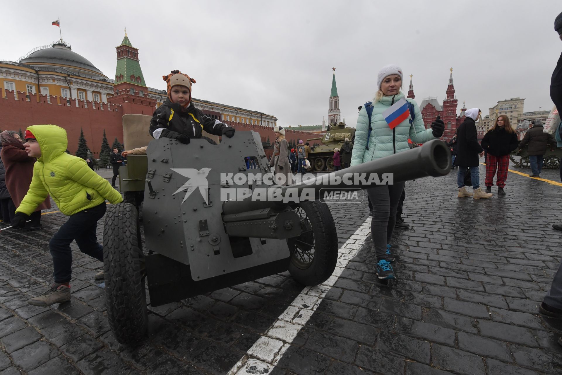 Москва. Участники торжественного марша, посвященного 78-й годовщине военного парада 1941 года, на Красной площади.