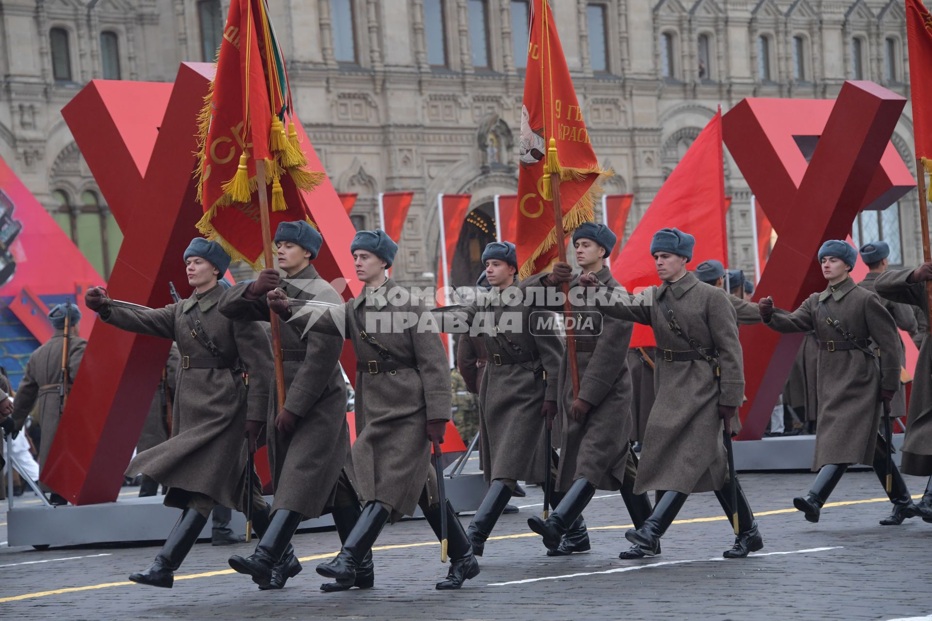 Москва. Участники торжественного марша, посвященного 78-й годовщине военного парада 1941 года, на Красной площади.