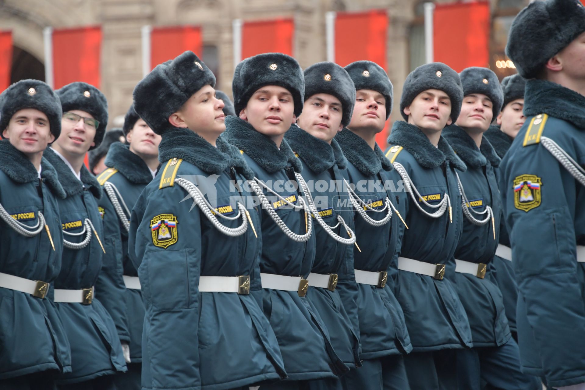 Москва. Участники торжественного марша, посвященного 78-й годовщине военного парада 1941 года, на Красной площади.