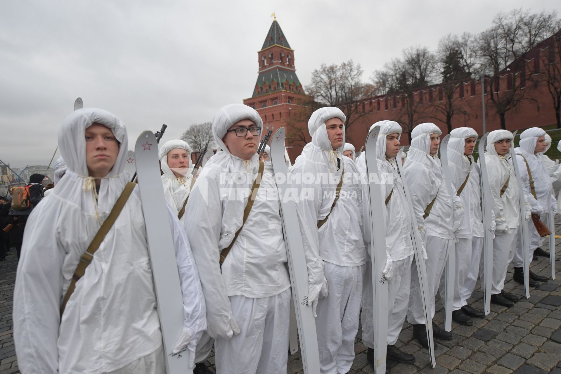 Москва. Участники торжественного марша, посвященного 78-й годовщине военного парада 1941 года, на Красной площади.