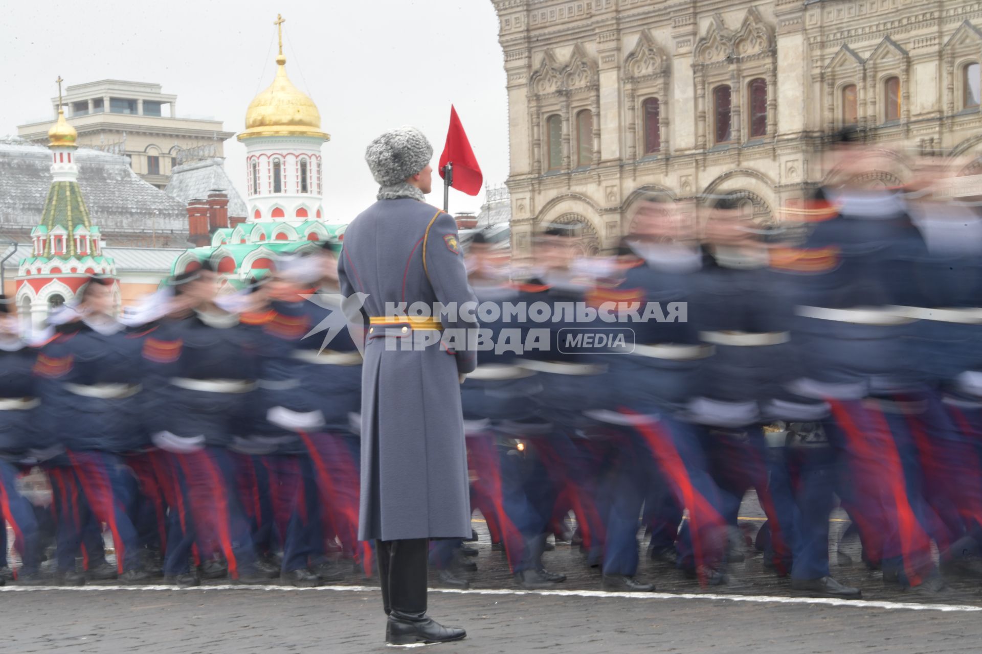 Москва. Участники торжественного марша, посвященного 78-й годовщине военного парада 1941 года, на Красной площади.