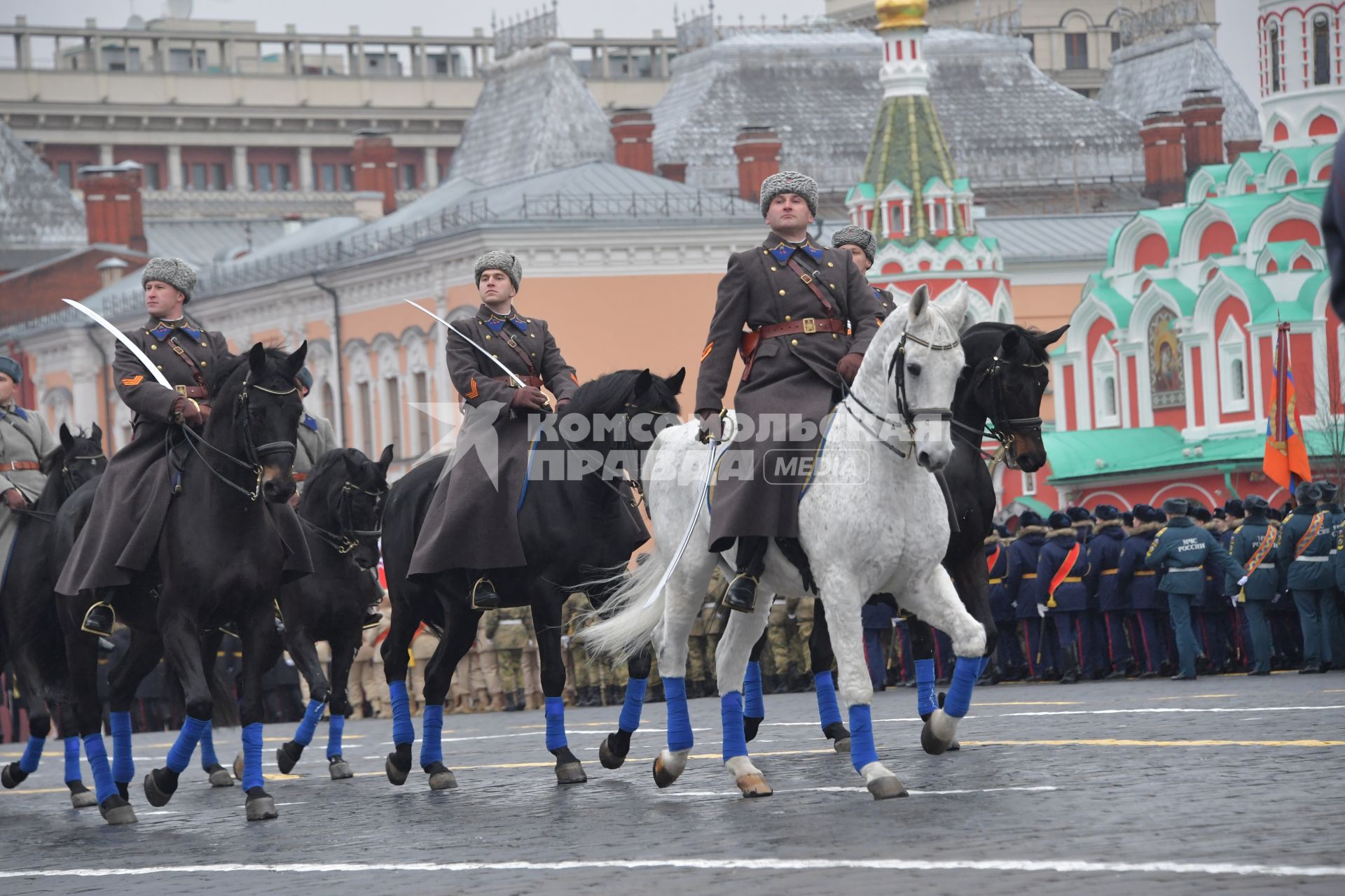 Москва. Участники торжественного марша, посвященного 78-й годовщине военного парада 1941 года, на Красной площади.