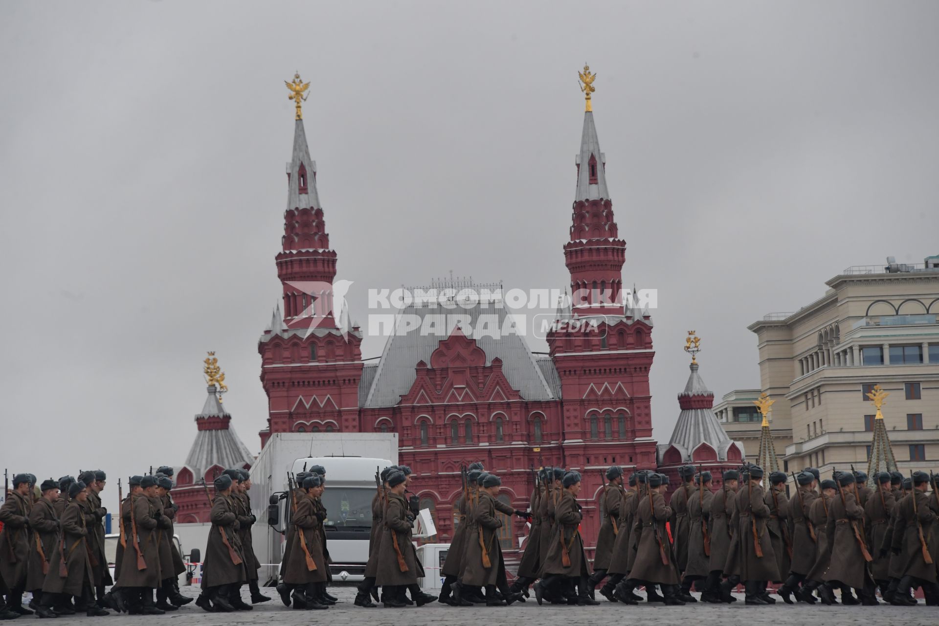 Москва. Участники торжественного марша, посвященного 78-й годовщине военного парада 1941 года, на Красной площади.