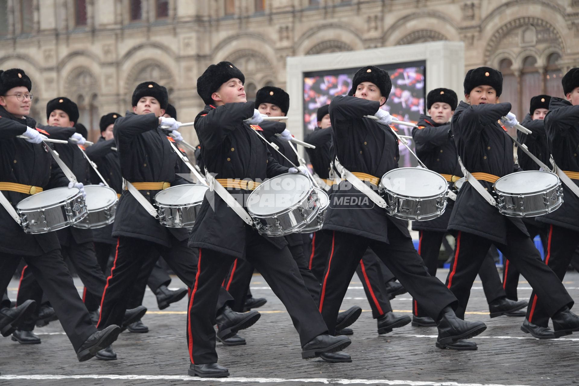 Москва. Участники торжественного марша, посвященного 78-й годовщине военного парада 1941 года, на Красной площади.