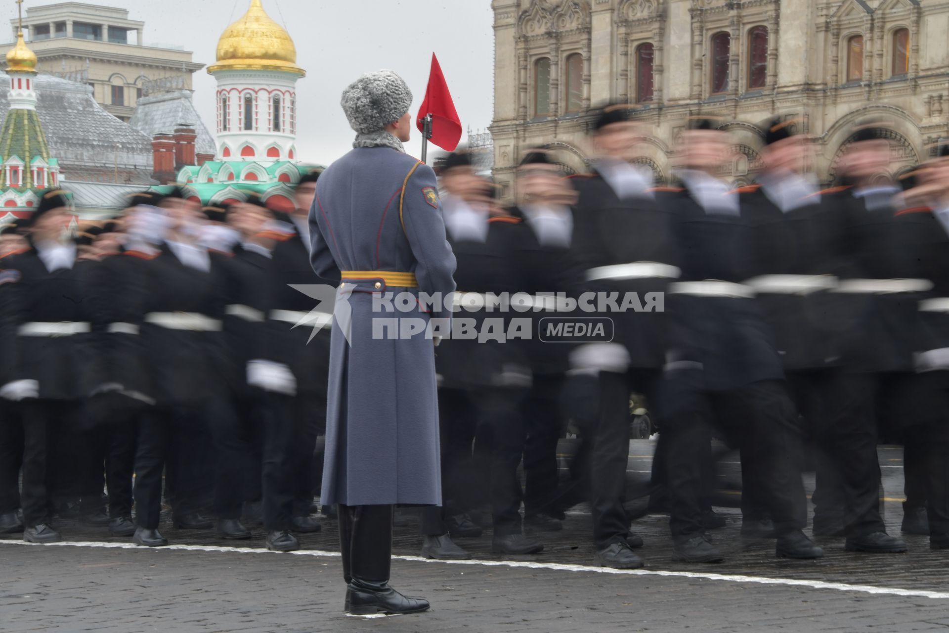 Москва. Участники торжественного марша, посвященного 78-й годовщине военного парада 1941 года, на Красной площади.