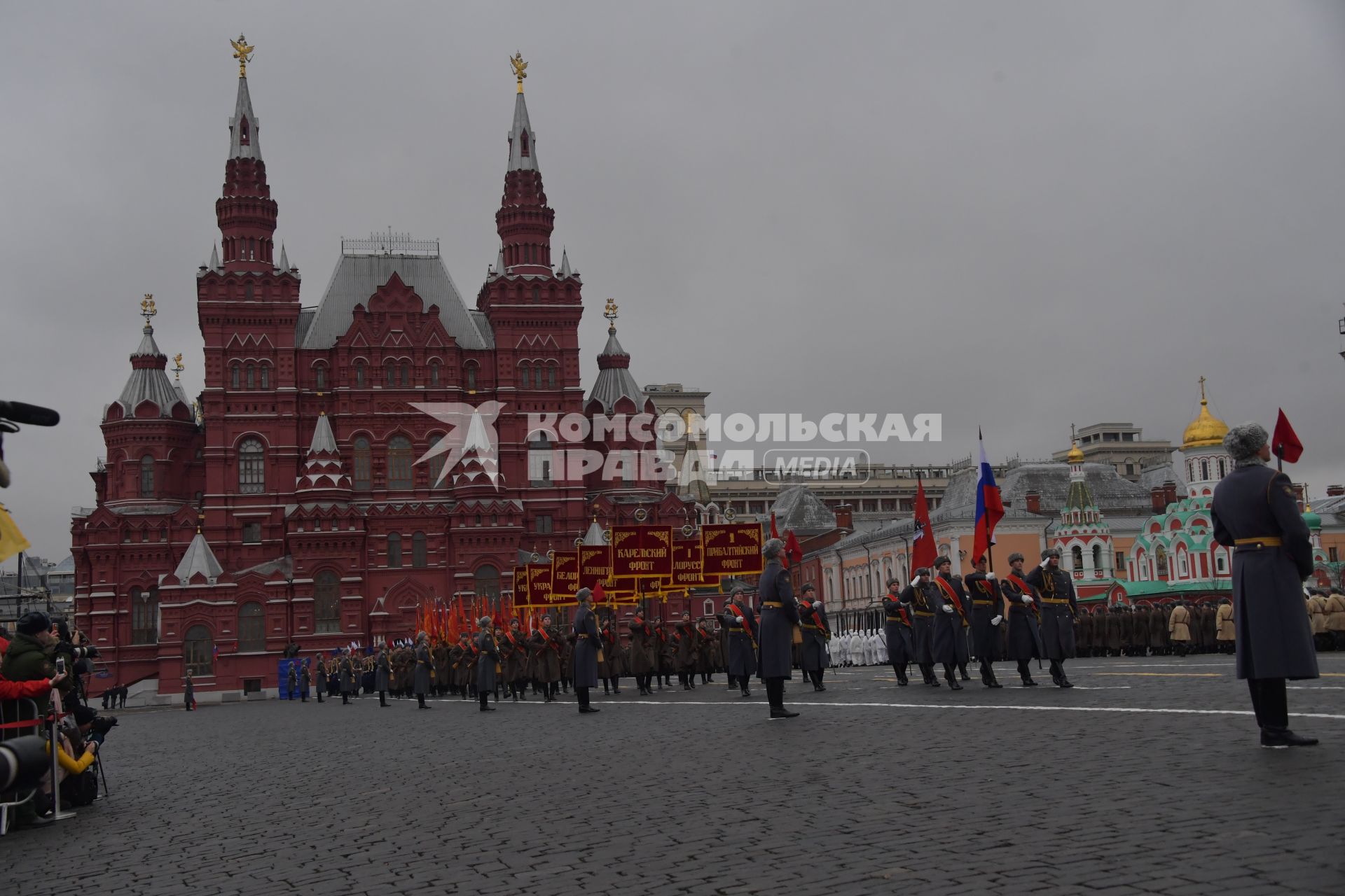 Москва. Участники торжественного марша, посвященного 78-й годовщине военного парада 1941 года, на Красной площади.