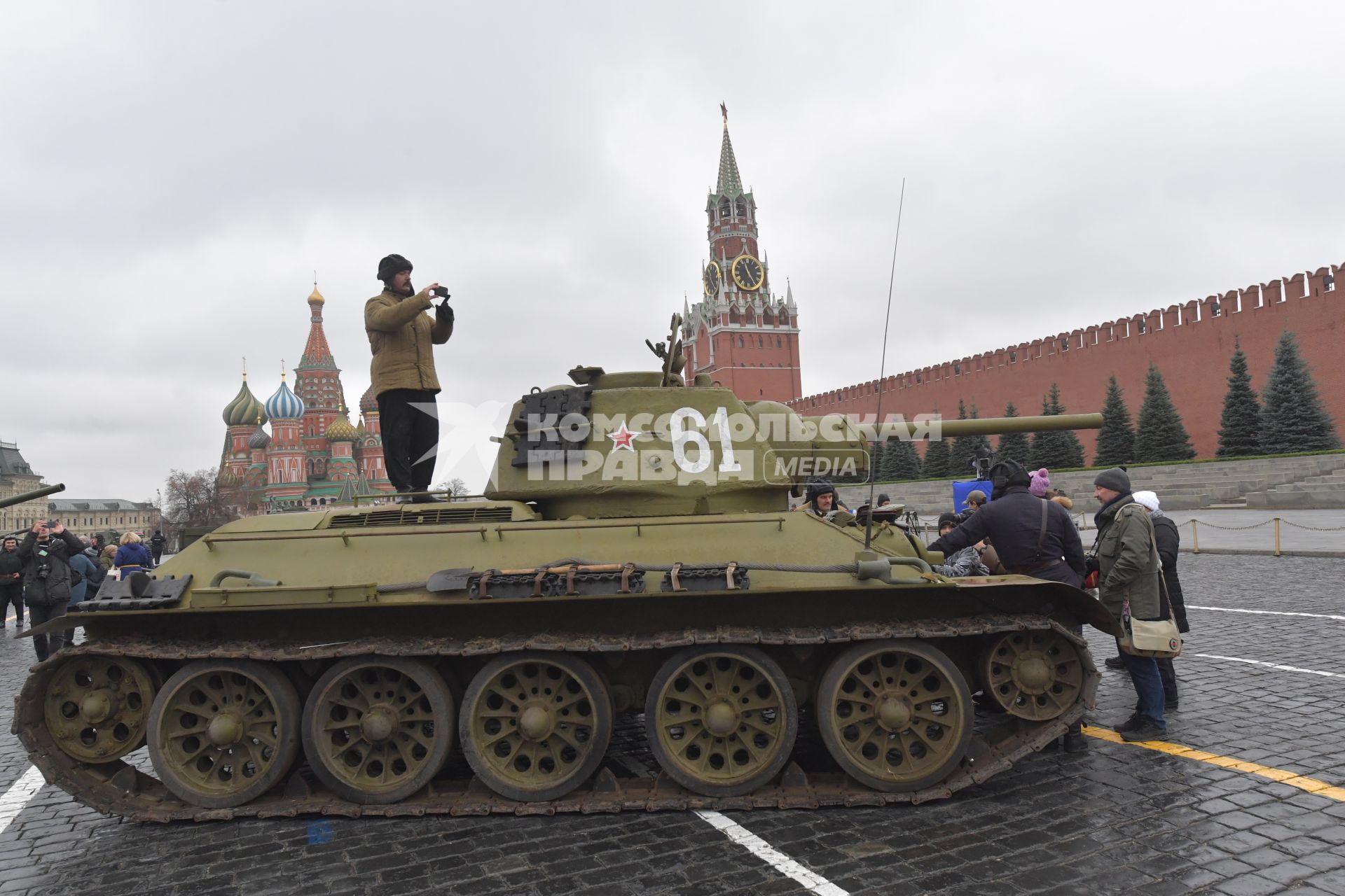 Москва. Участники торжественного марша, посвященного 78-й годовщине военного парада 1941 года, на Красной площади.