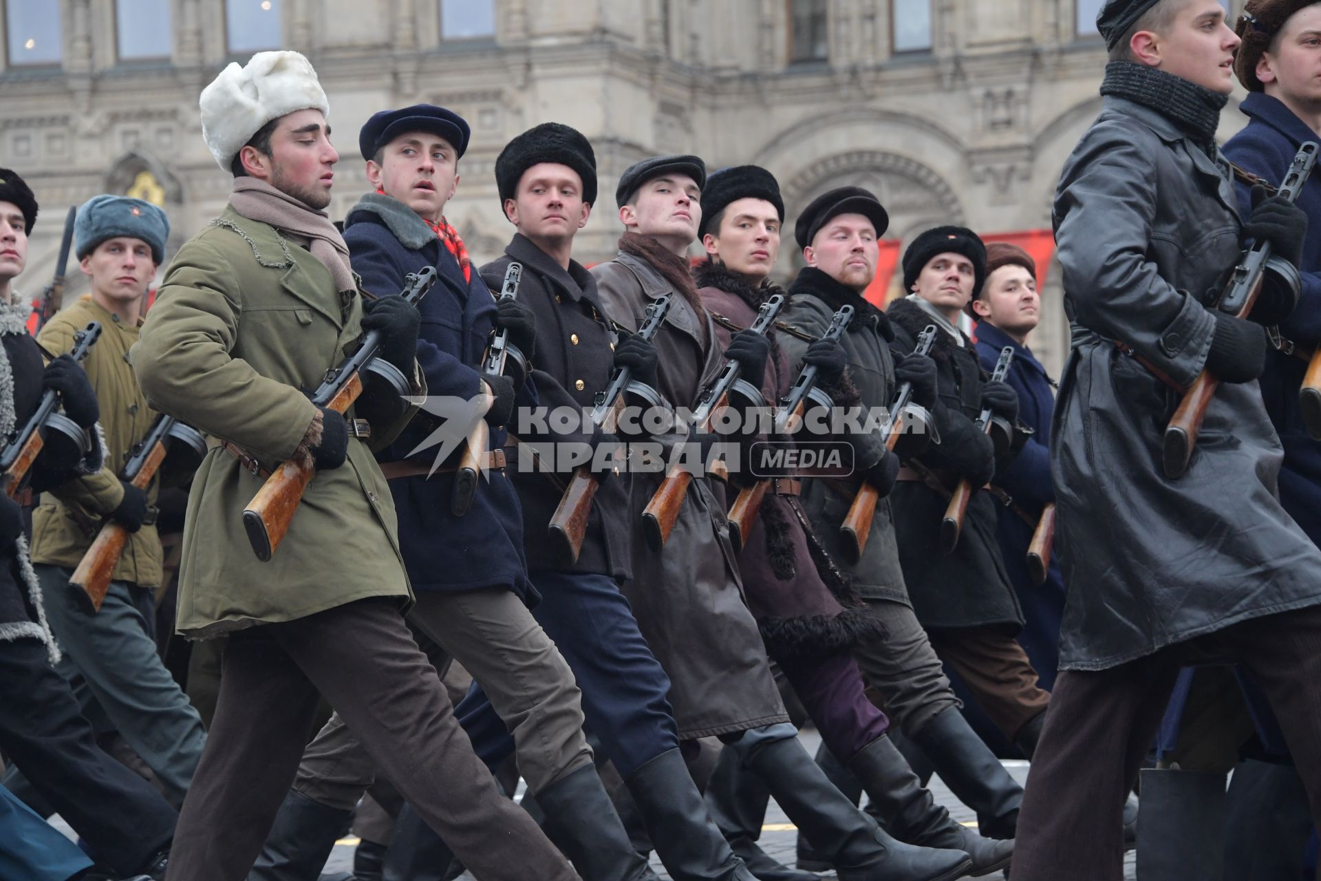 Москва. Участники торжественного марша, посвященного 78-й годовщине военного парада 1941 года, на Красной площади.