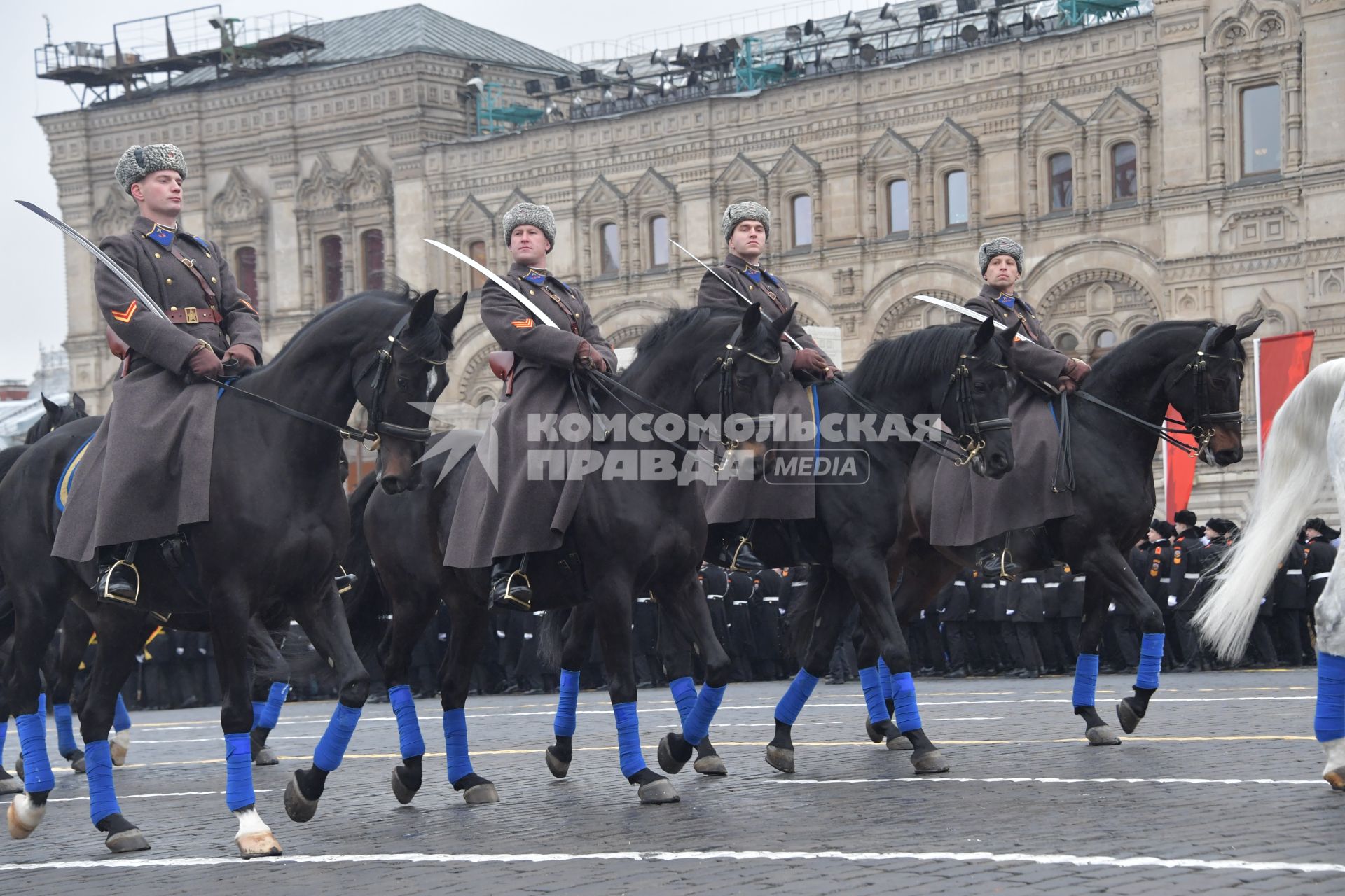 Москва. Участники торжественного марша, посвященного 78-й годовщине военного парада 1941 года, на Красной площади.