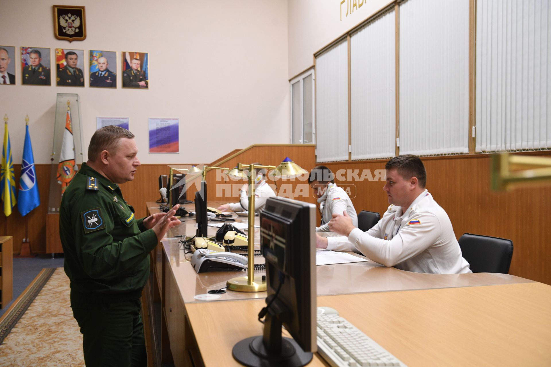 Московская область. Военнослужащий во время дежурства  в Главном центре разведки космической обстановки.