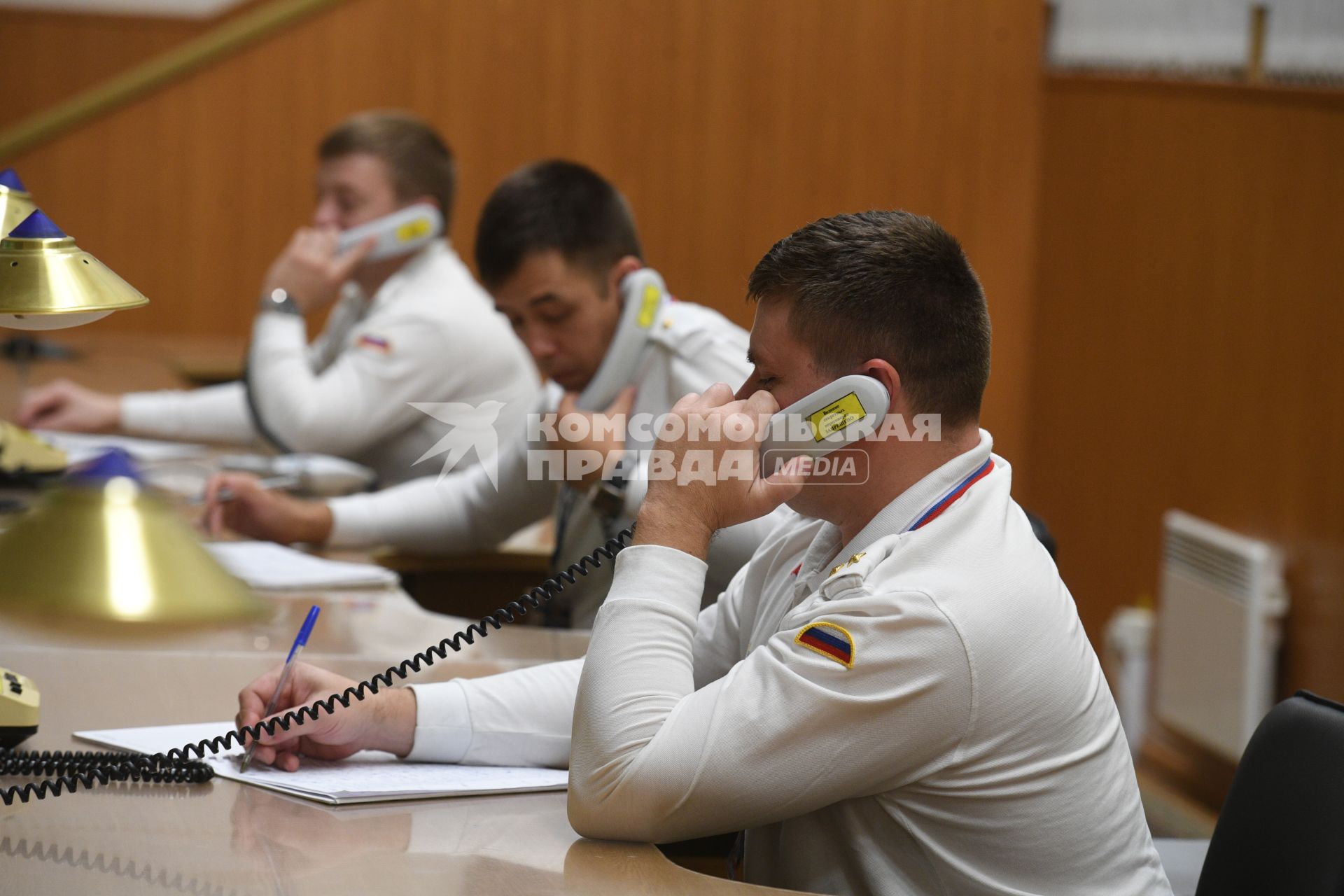 Московская область. Военнослужащий во время дежурства  в Главном центре разведки космической обстановки.