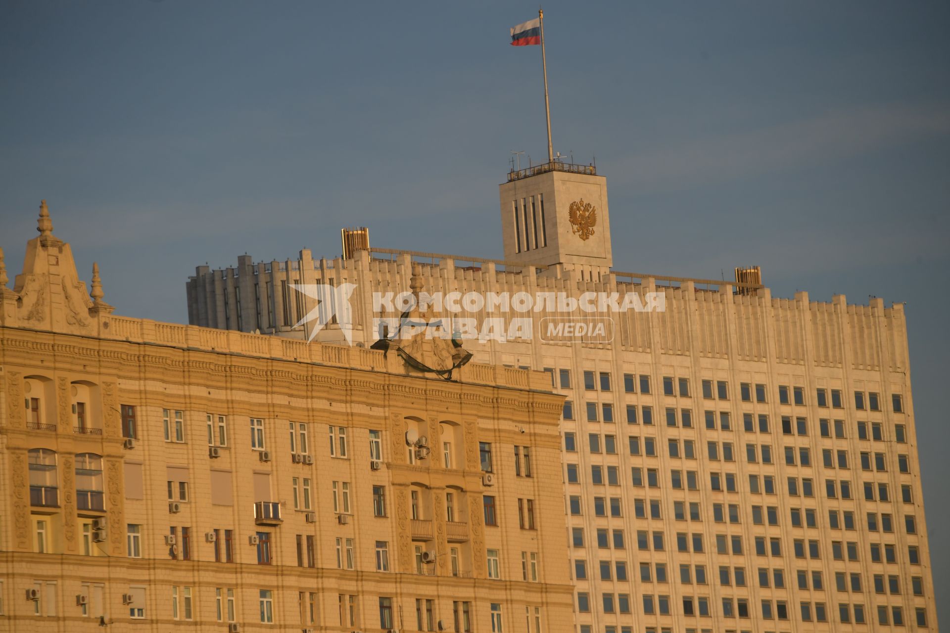 Москва.  Вид на Дом Правительства.