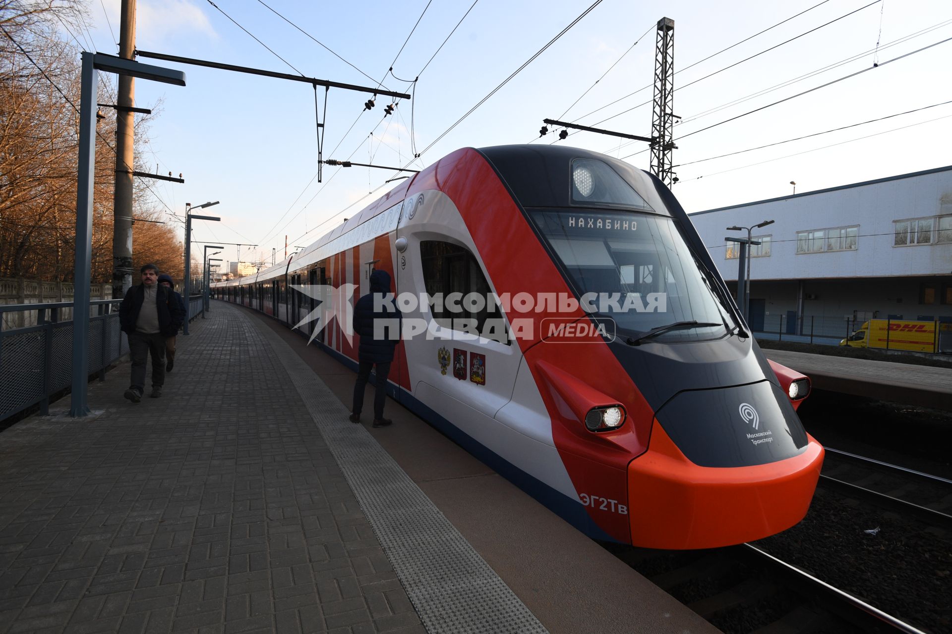 Москва.  Поезд  `Иволга` Московского центрального диаметра на  одной из станций.