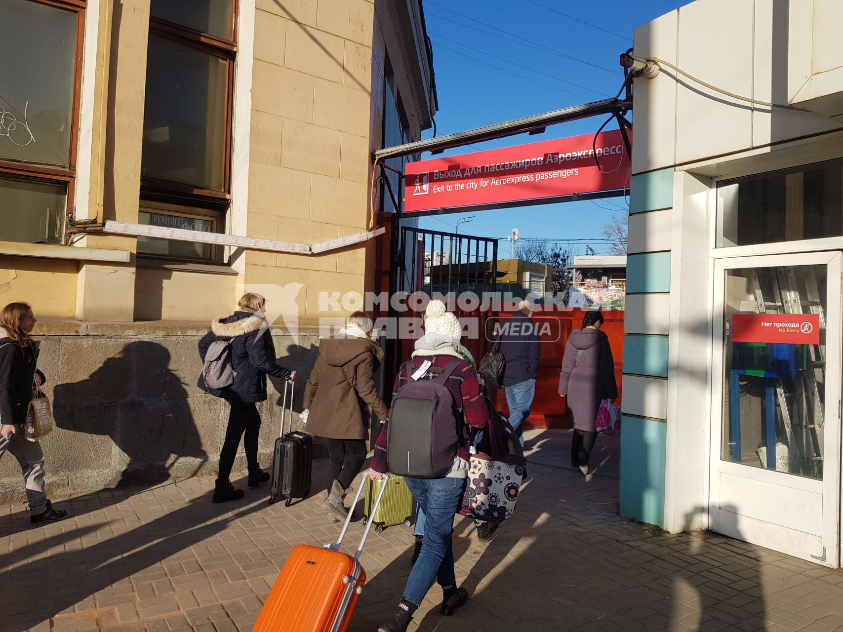 Москва. Выход для пассажиров Аэроэкспресса.