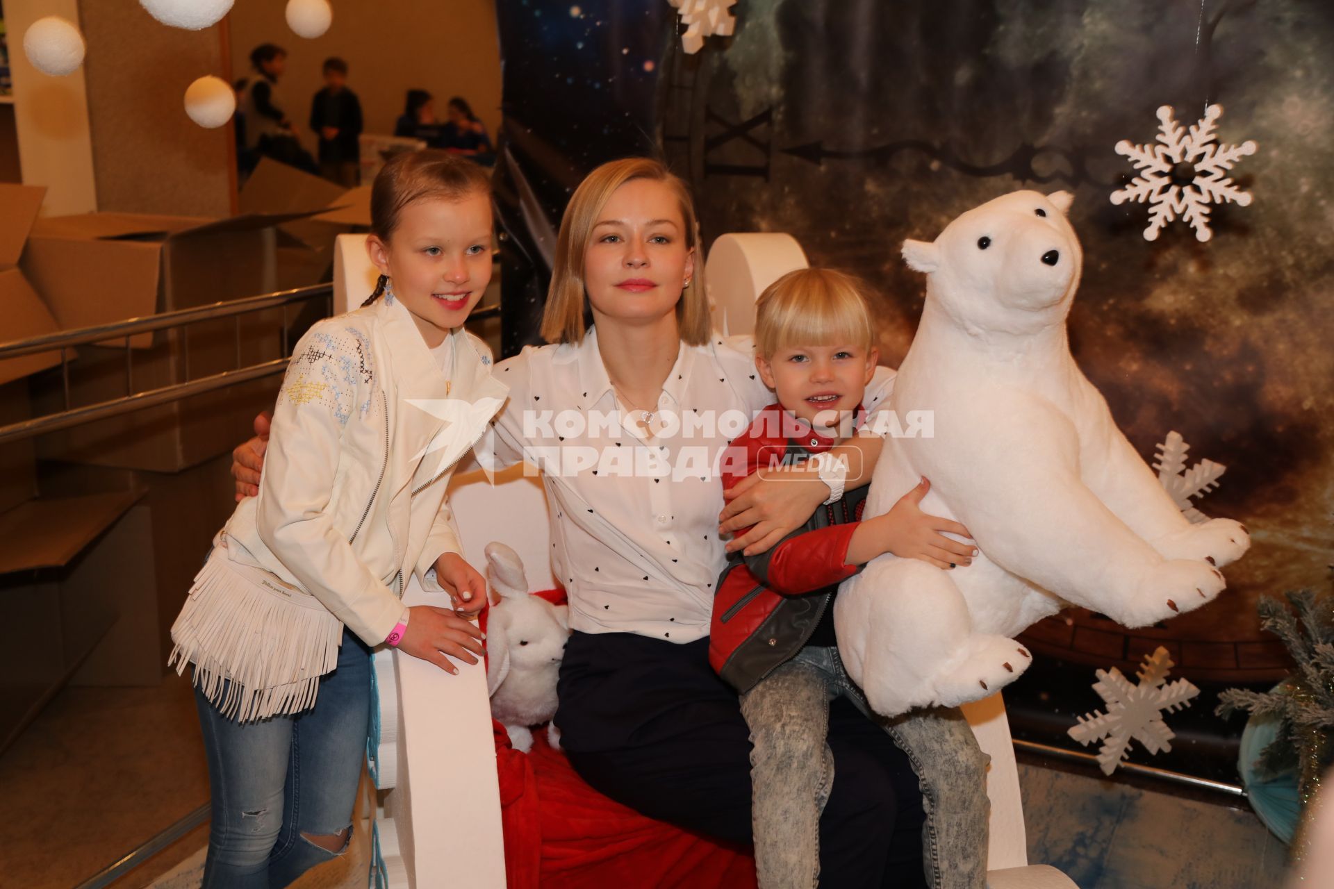 Диск 372. актриса Юлия Пересильд с дочерьми Анной и Марией