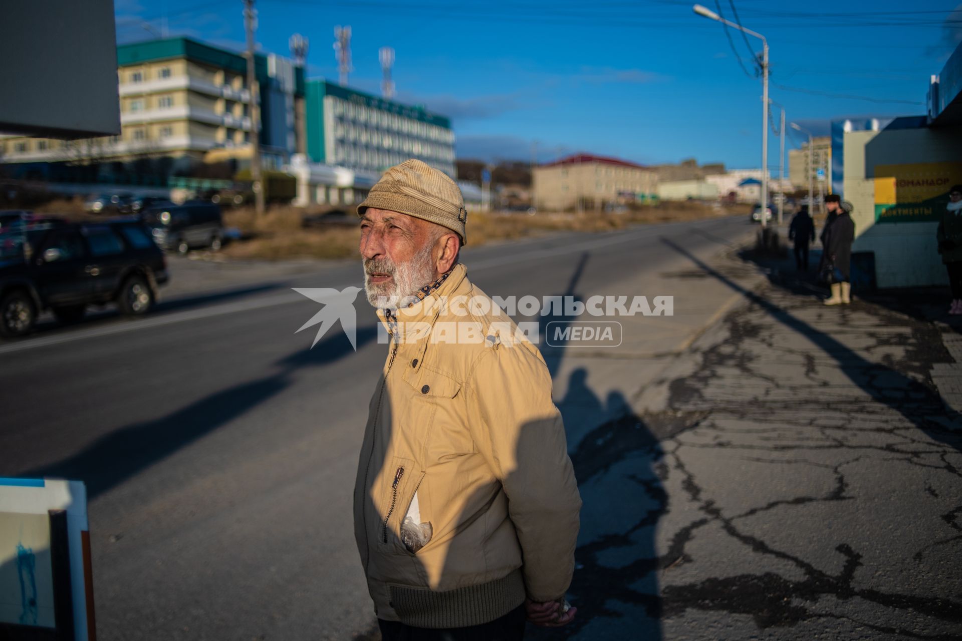 Магадан. Житель на одной из улиц города.