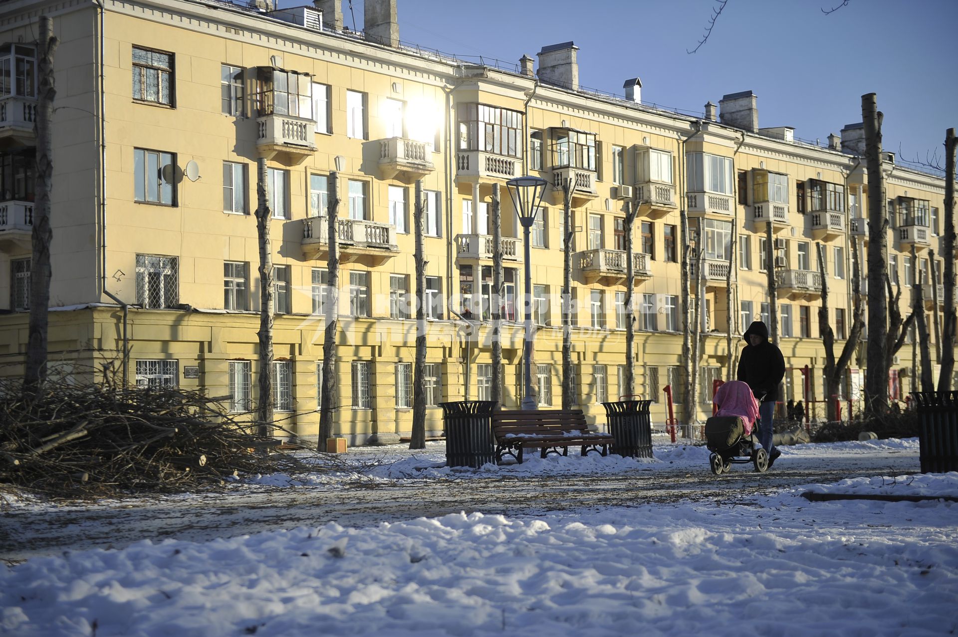 Екатеринбург. Кронирование дереревьев на бульваре Культуры