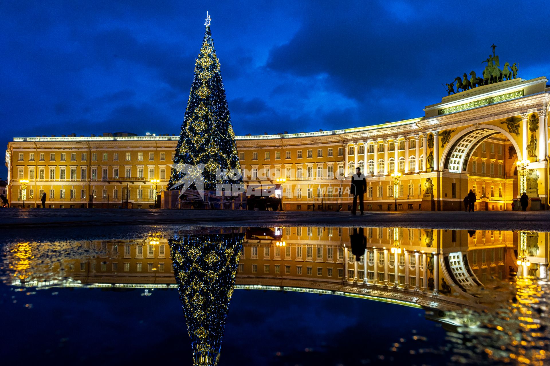 Санкт-Петербург. Новогодняя елка на Дворцовой площади.