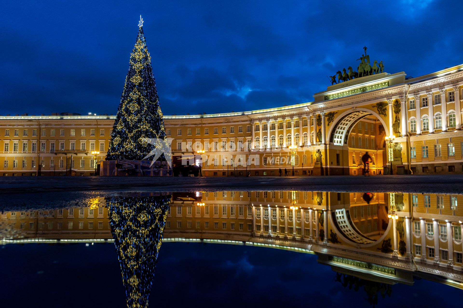 Санкт-Петербург. Новогодняя елка на Дворцовой площади.
