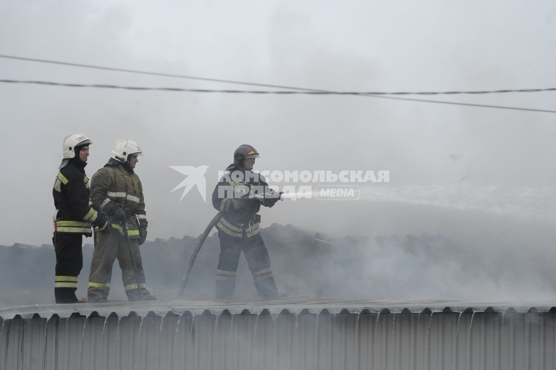 Екатеринбург. Пожар на Уральском заводе лакокрасочных изделий.