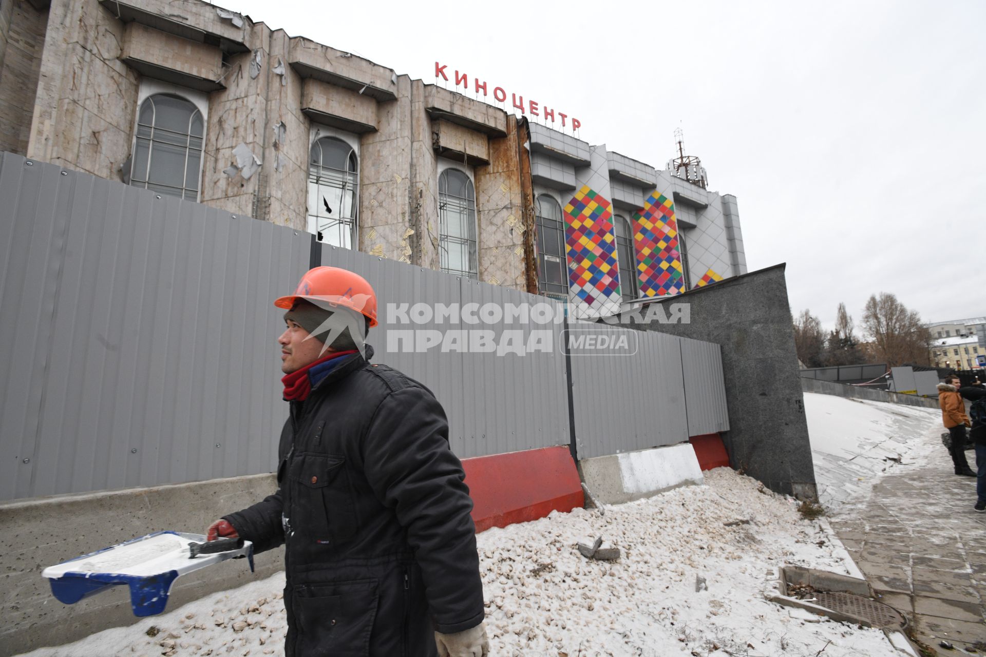 Москва. Снос киноцентра `Соловей`на Красной Пресне.