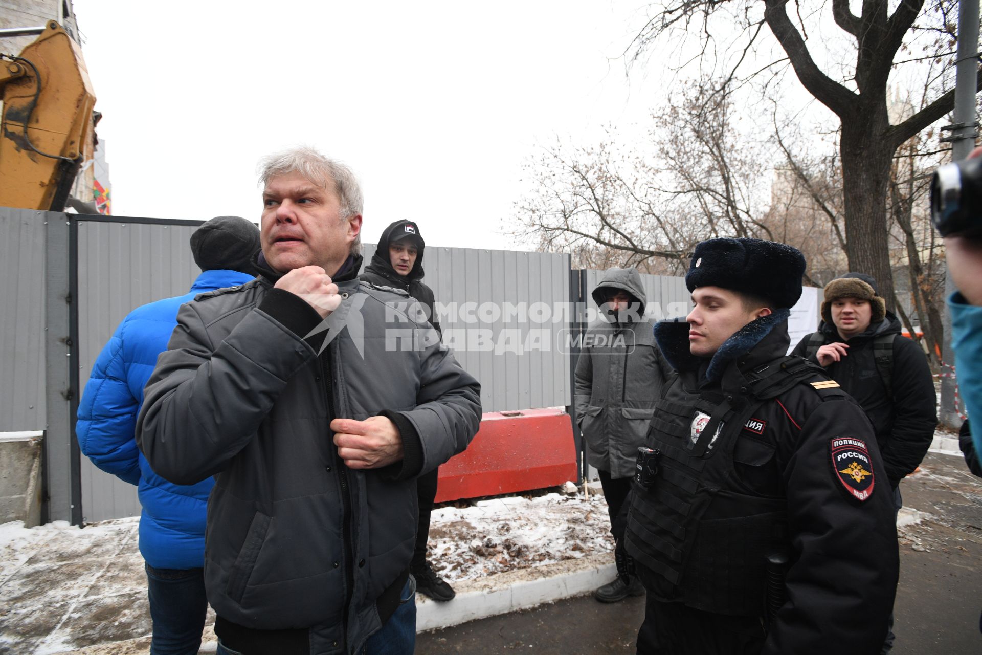 Москва. Снос киноцентра `Соловей`на Красной Пресне.