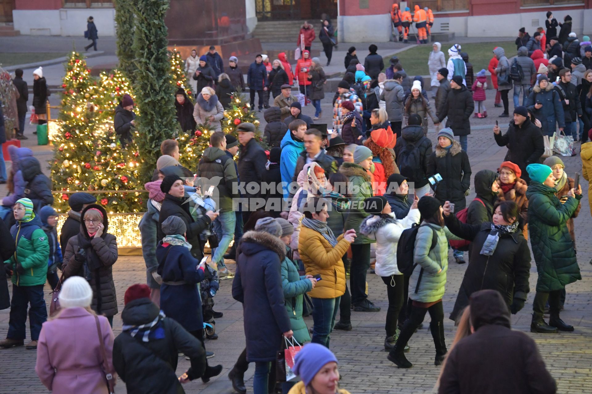 Москва.  Фестиваль `Путешествие в Рождество` на Манежной площади.