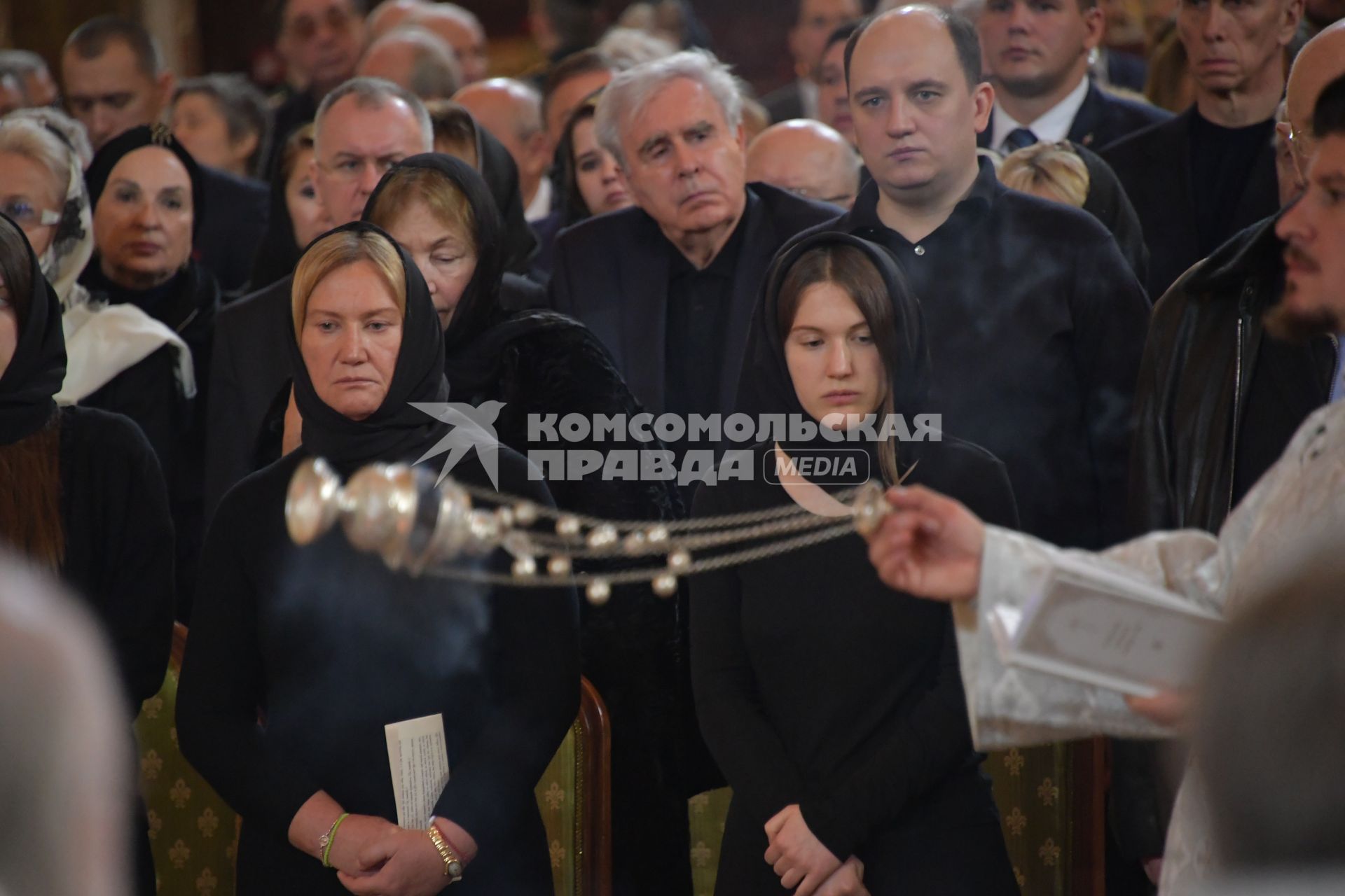 Москва. Вдова Юрия Лужкова Елена Батурина во время  отпевания бывшего мэра  Москвы Юрия Лужкова в храме Христа Спасителя.