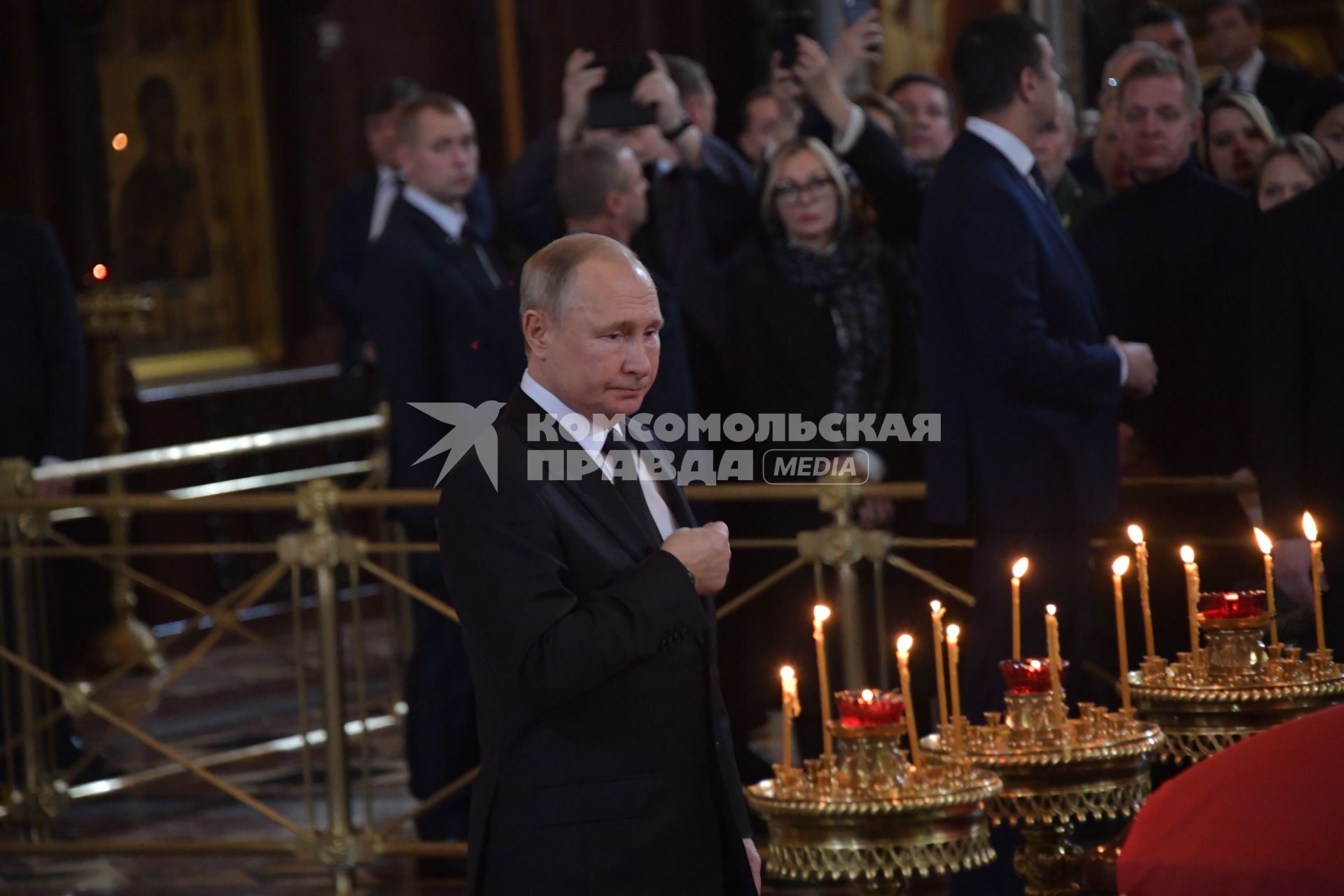 Москва. Президент России Владимир Путин на церемонии прощания с бывшим  мэрм Москвы Юрием Лужковым в храме Христа Спасителя.