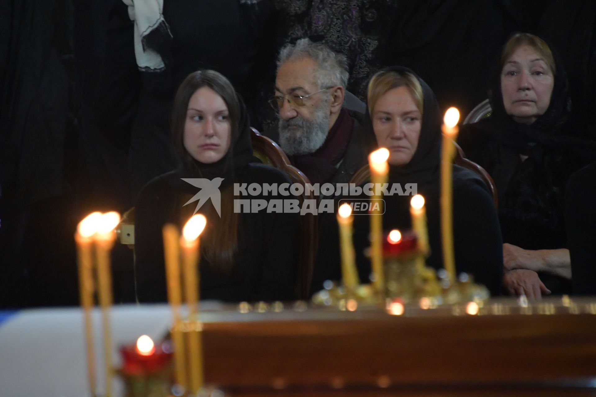 Москва. Дочь Юрия Лужкова Елена, первый вице-президент Русского географического общества Артур Чилингаров и вдова  Юрия Лужкова  Елена Батурина (слева направо) на церемонии прощания с бывшим  мэрм Москвы Юрием Лужковым в храме Христа Спасителя.