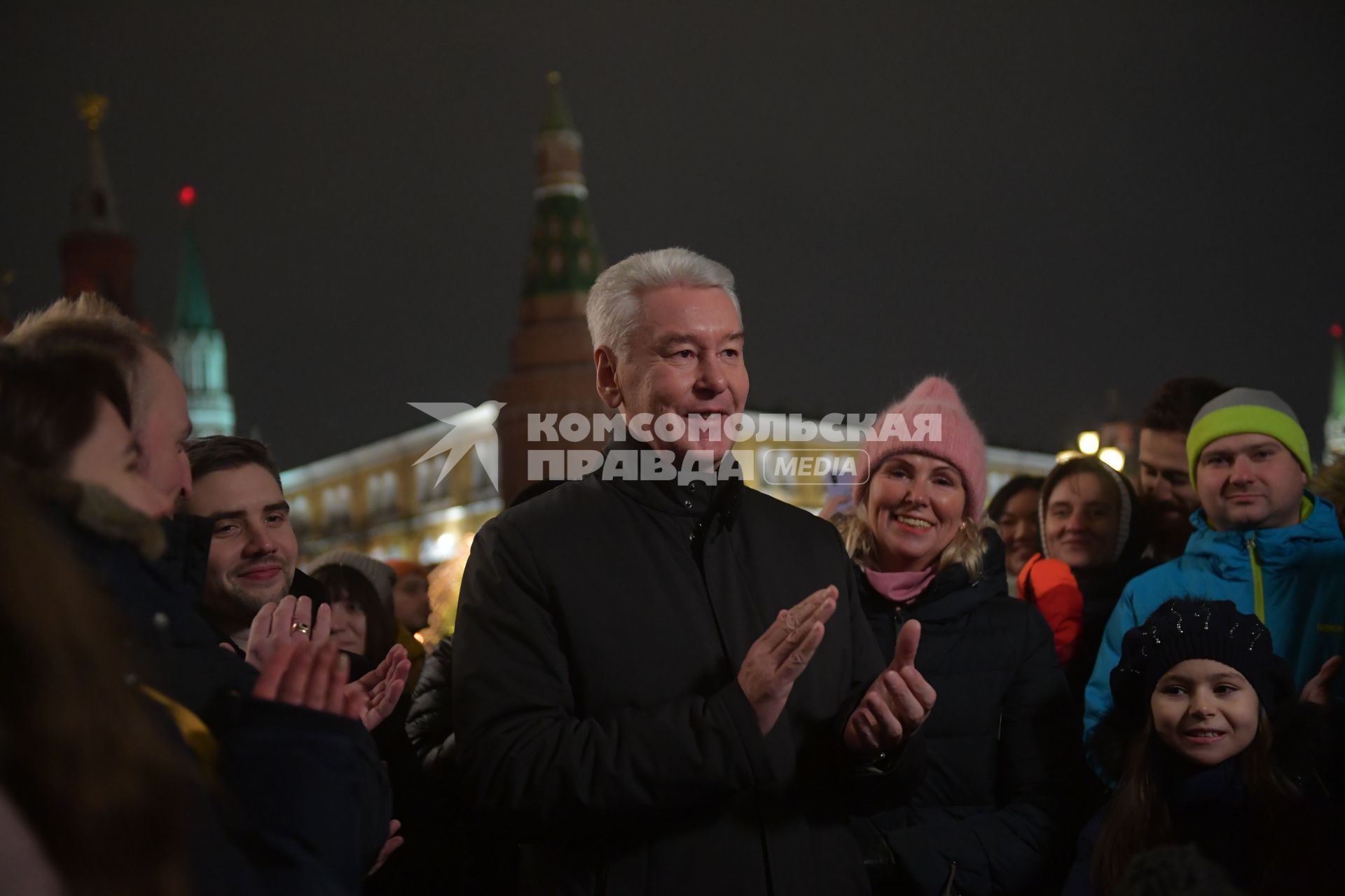 Москва. Мэр Москвы Сергей Собянин посетил фестиваль `Путешествие в Рождество`на Манежной площади.