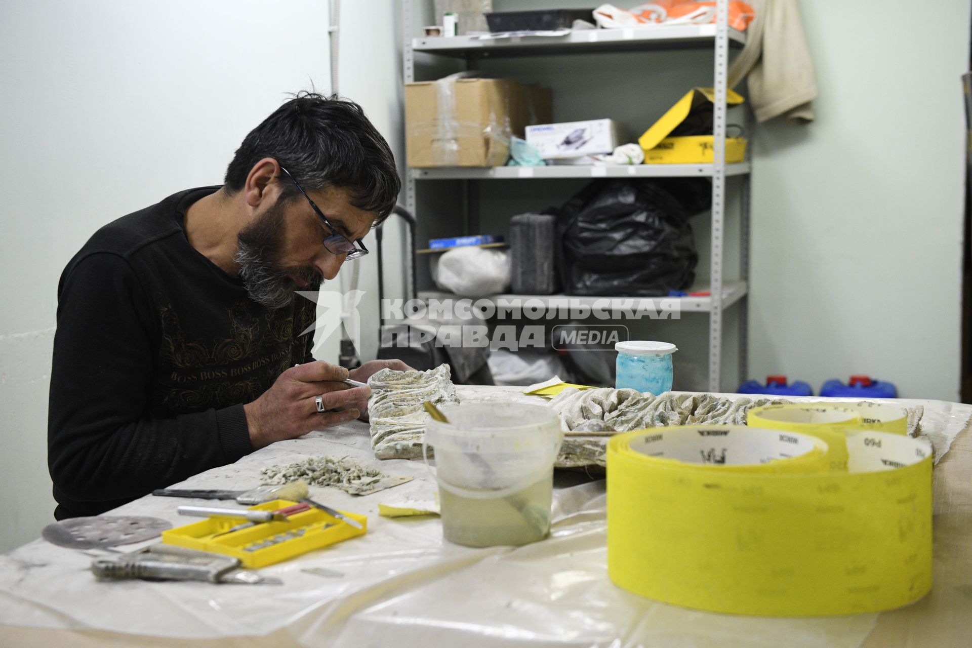 Москва.  Реставрация декоративных элементов  кинотеатра `Художественный`.