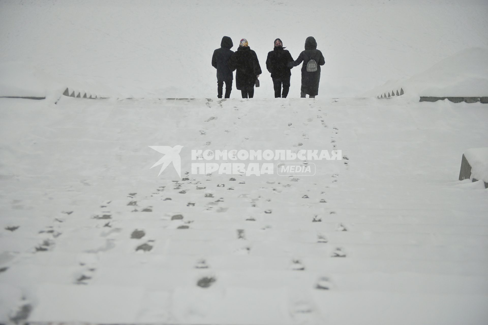 Екатеринбург. Жители города во время снегопада