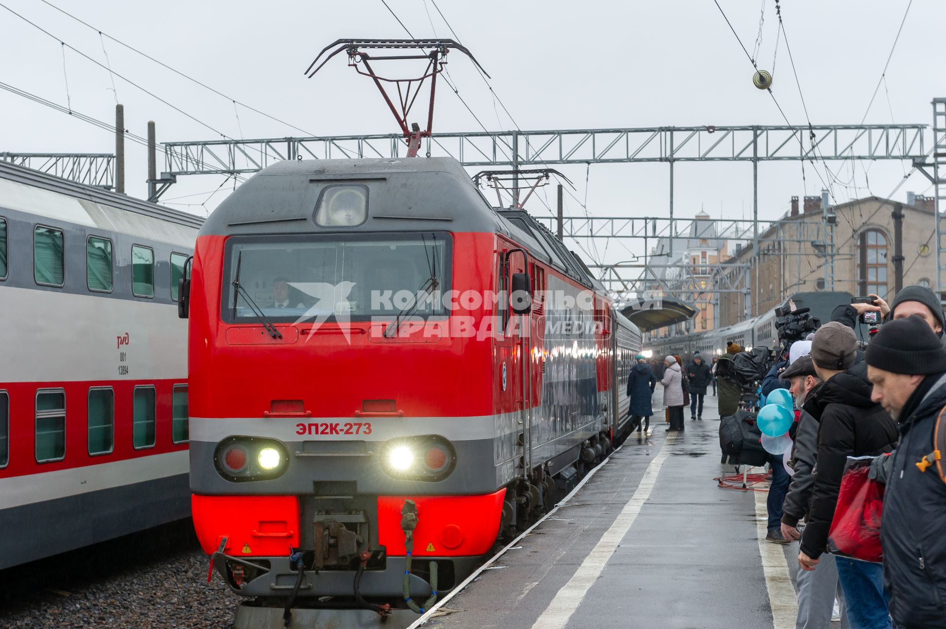 Санкт-Петербург. Отправление  первого пассажирского поезда из Санкт-Петербурга в Севастополь через Крымский мост.