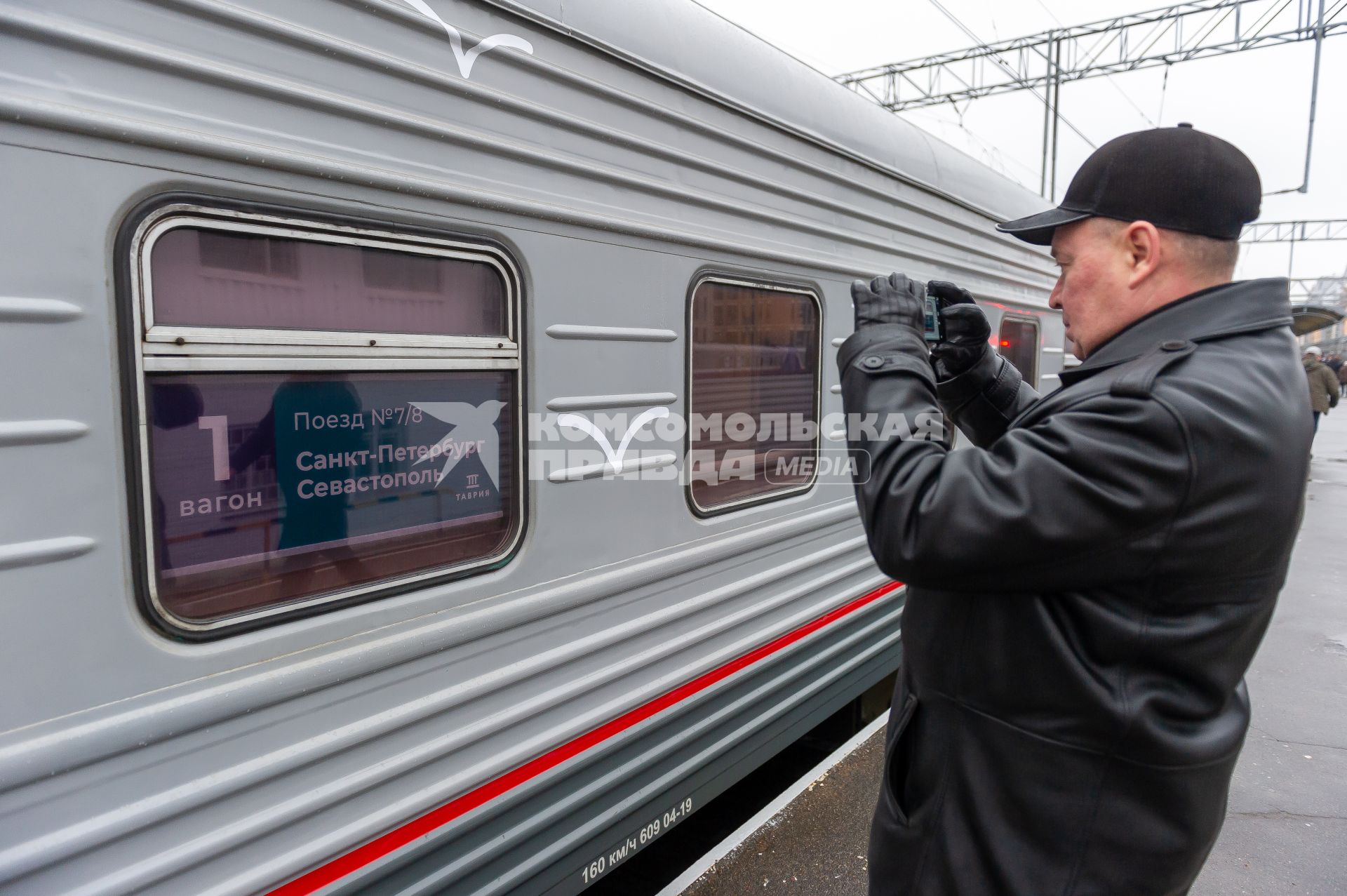 Санкт-Петербург. Отправление первого пассажирского поезда из Санкт-Петербурга в Севастополь через Крымский мост.