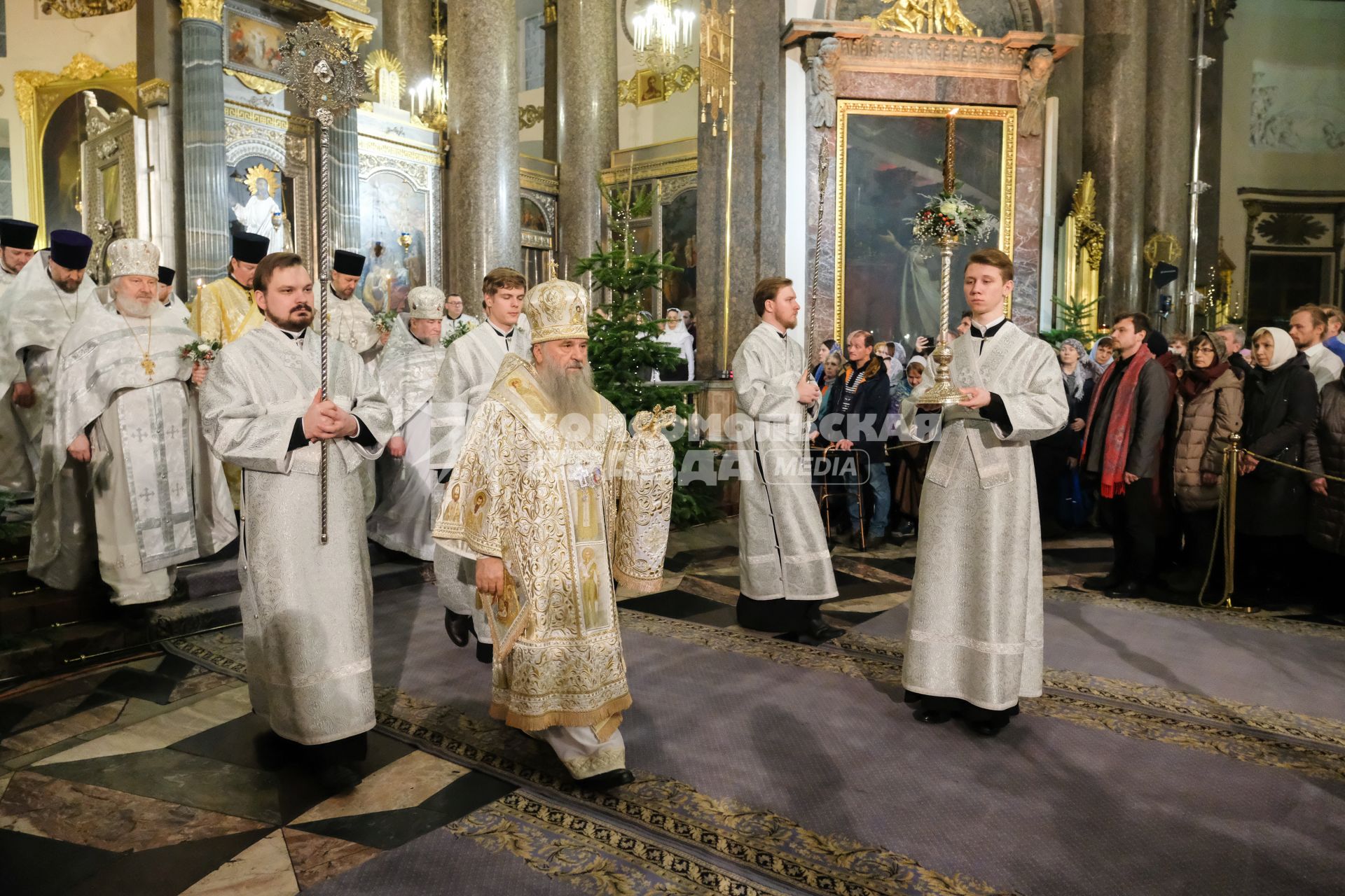 Санкт-Петербург.   Митрополит Санкт-Петербургский и Ладожский Варсонофий во время Рождественского богослужения в Казанском соборе.