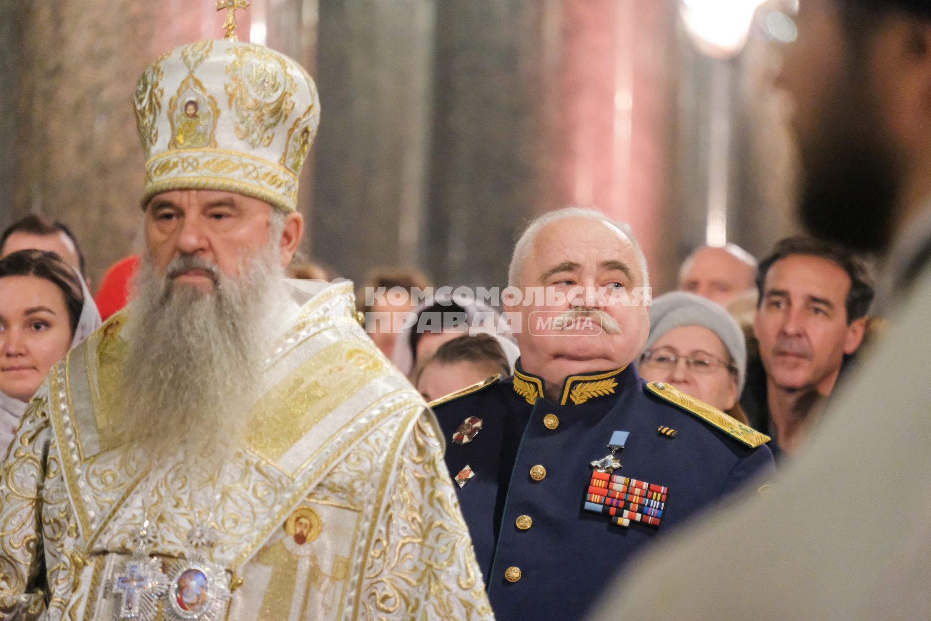 Санкт-Петербург.   Митрополит Санкт-Петербургский и Ладожский Варсонофий во время Рождественского богослужения в Казанском соборе.