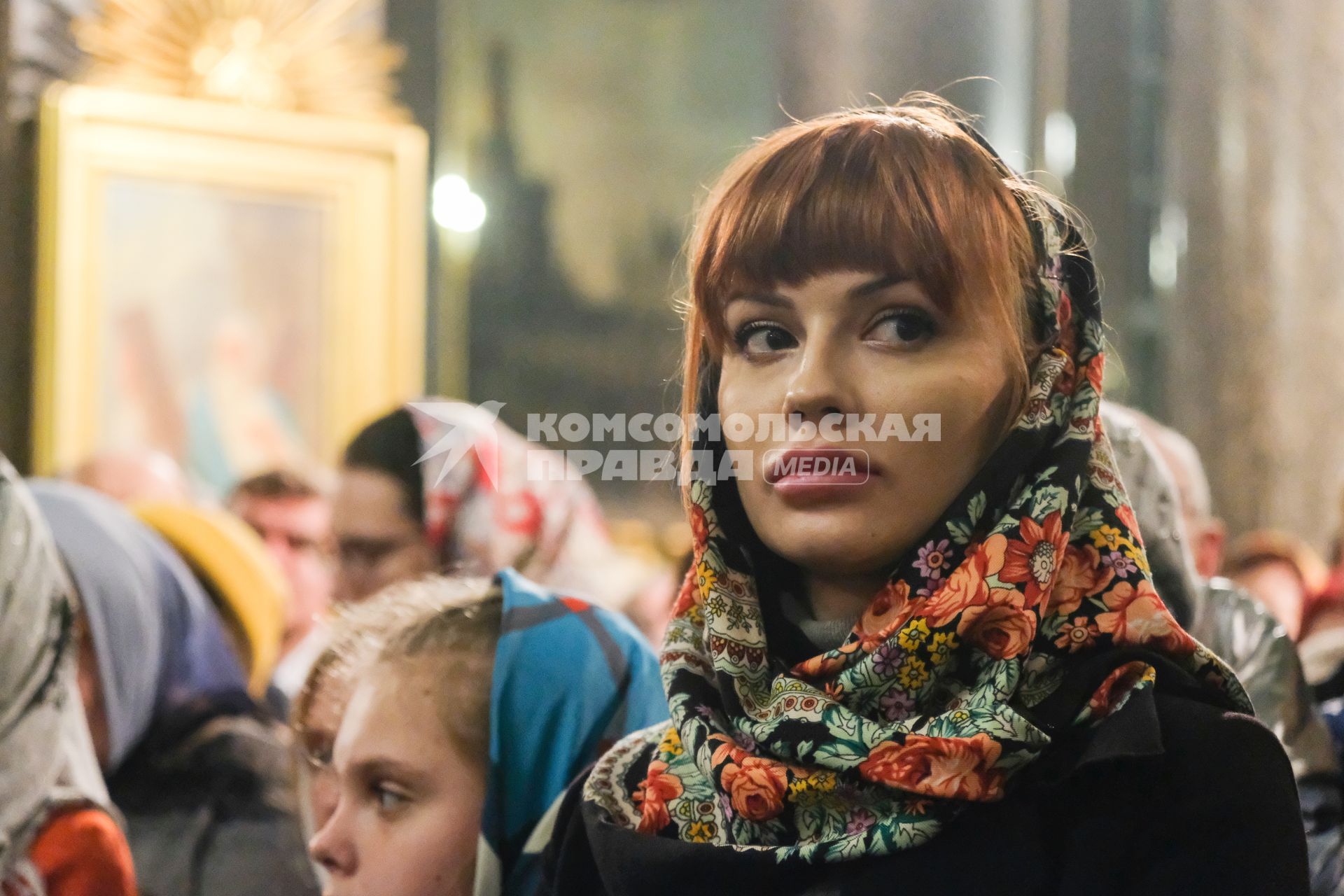 Санкт-Петербург.  Верующие во время Рождественского богослужения  в Казанском соборе.